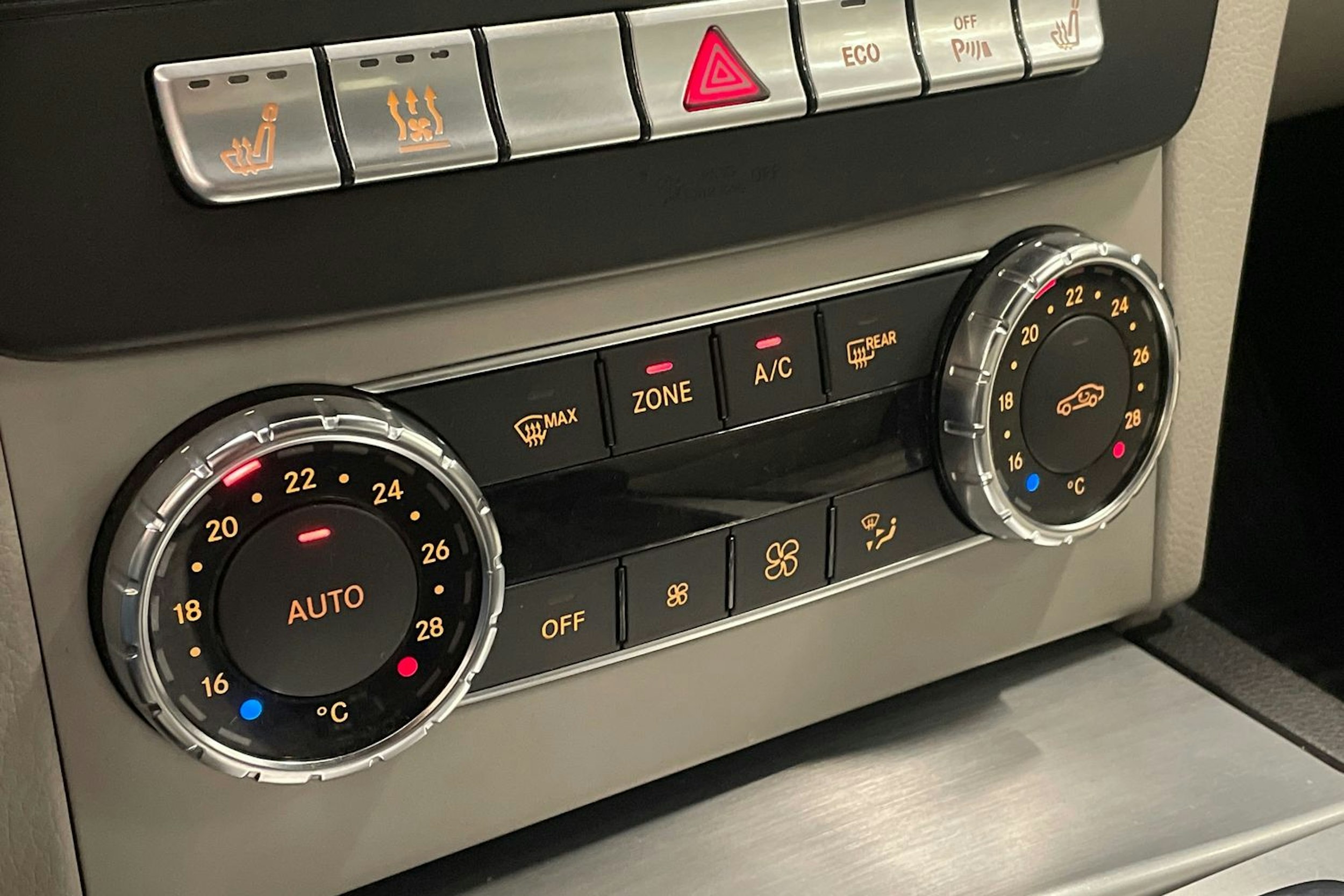 musta Mercedes-Benz C 2011 kuva 21.