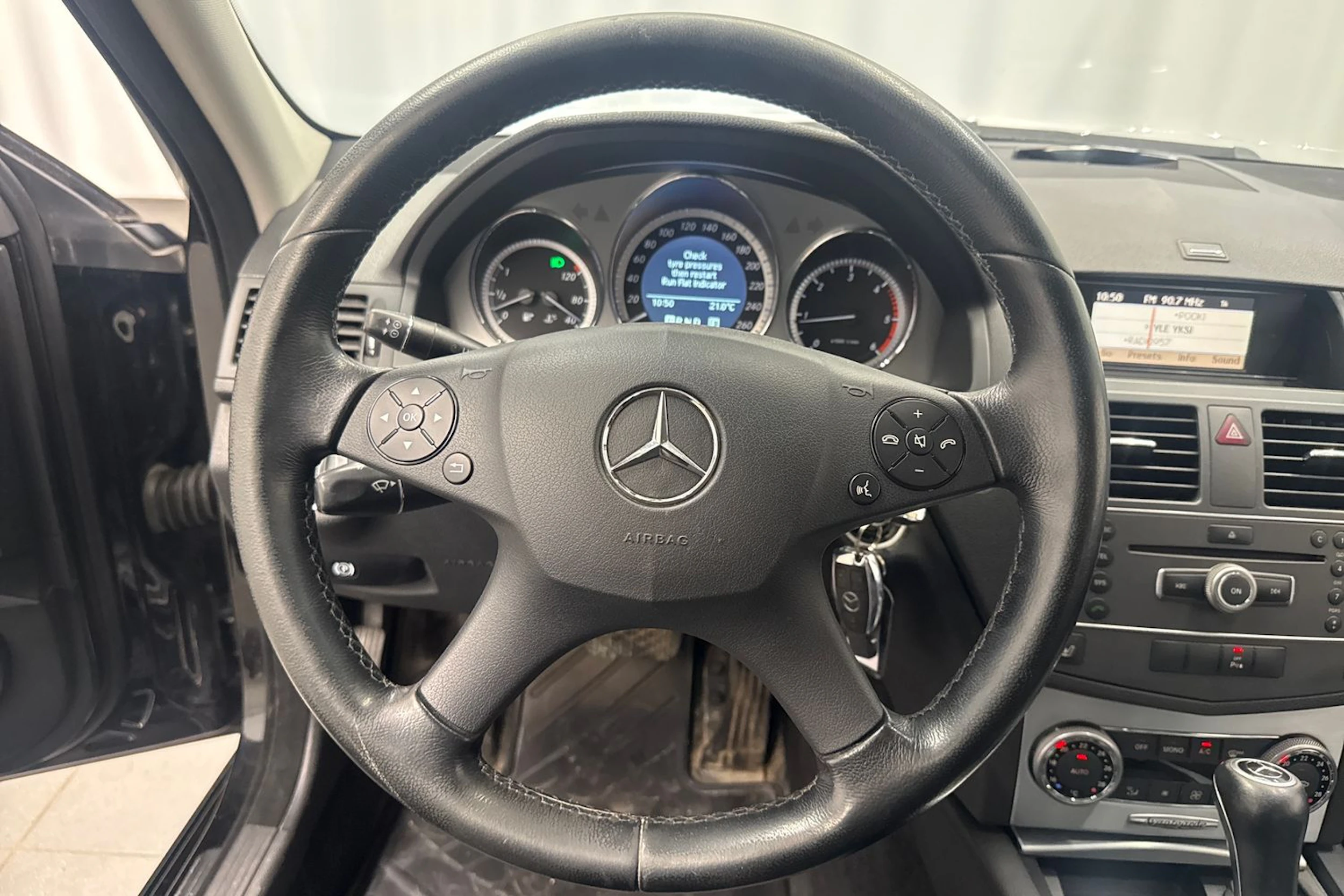 musta Mercedes-Benz C 2011 kuva 11.