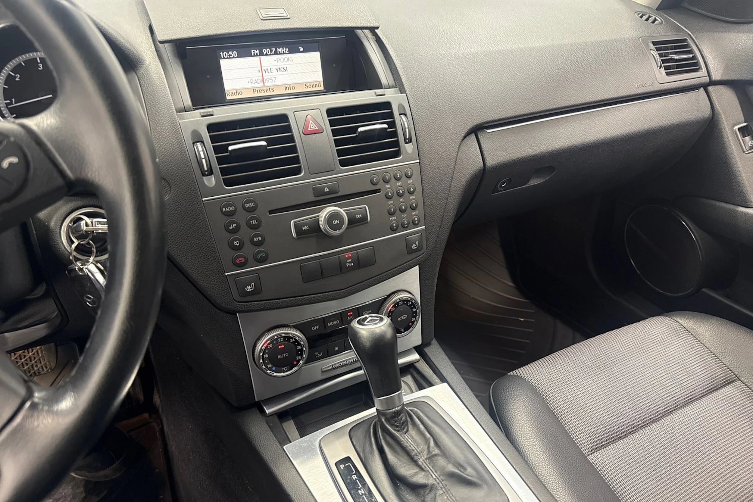 musta Mercedes-Benz C 2011 kuva 12.