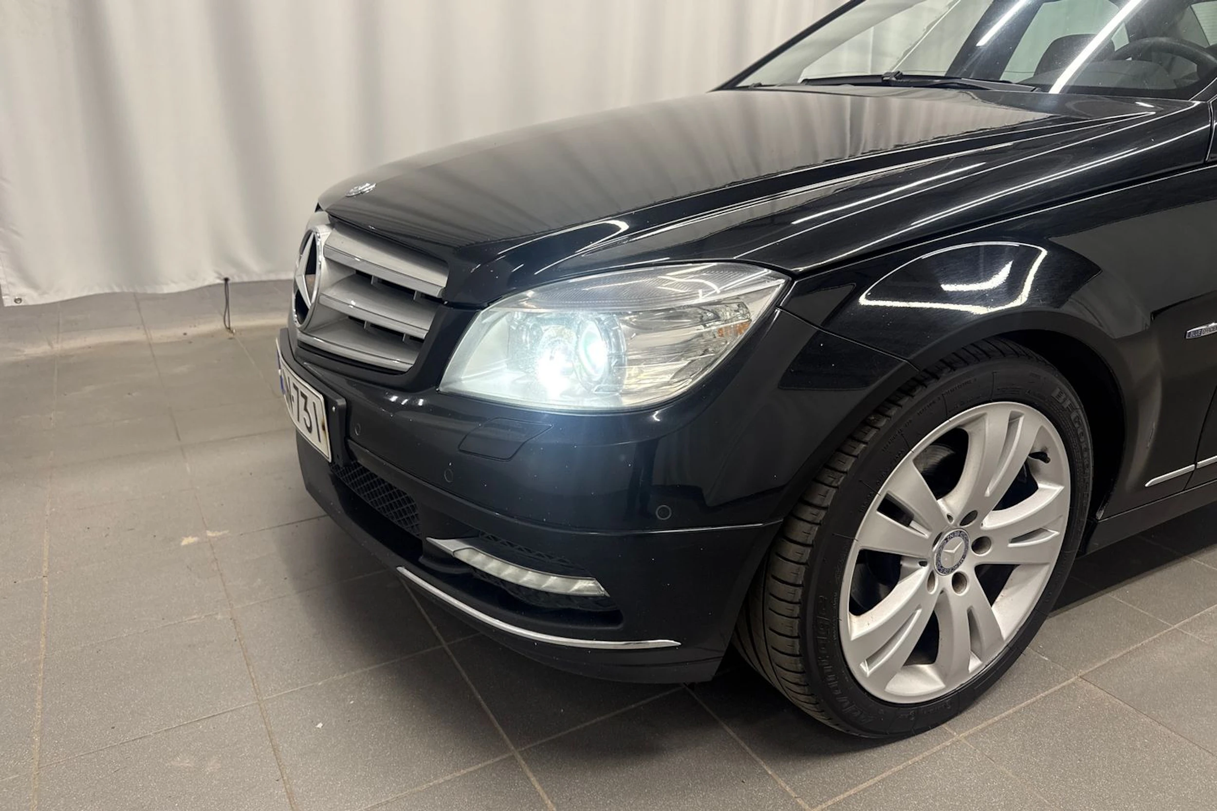 musta Mercedes-Benz C 2011 kuva 15.