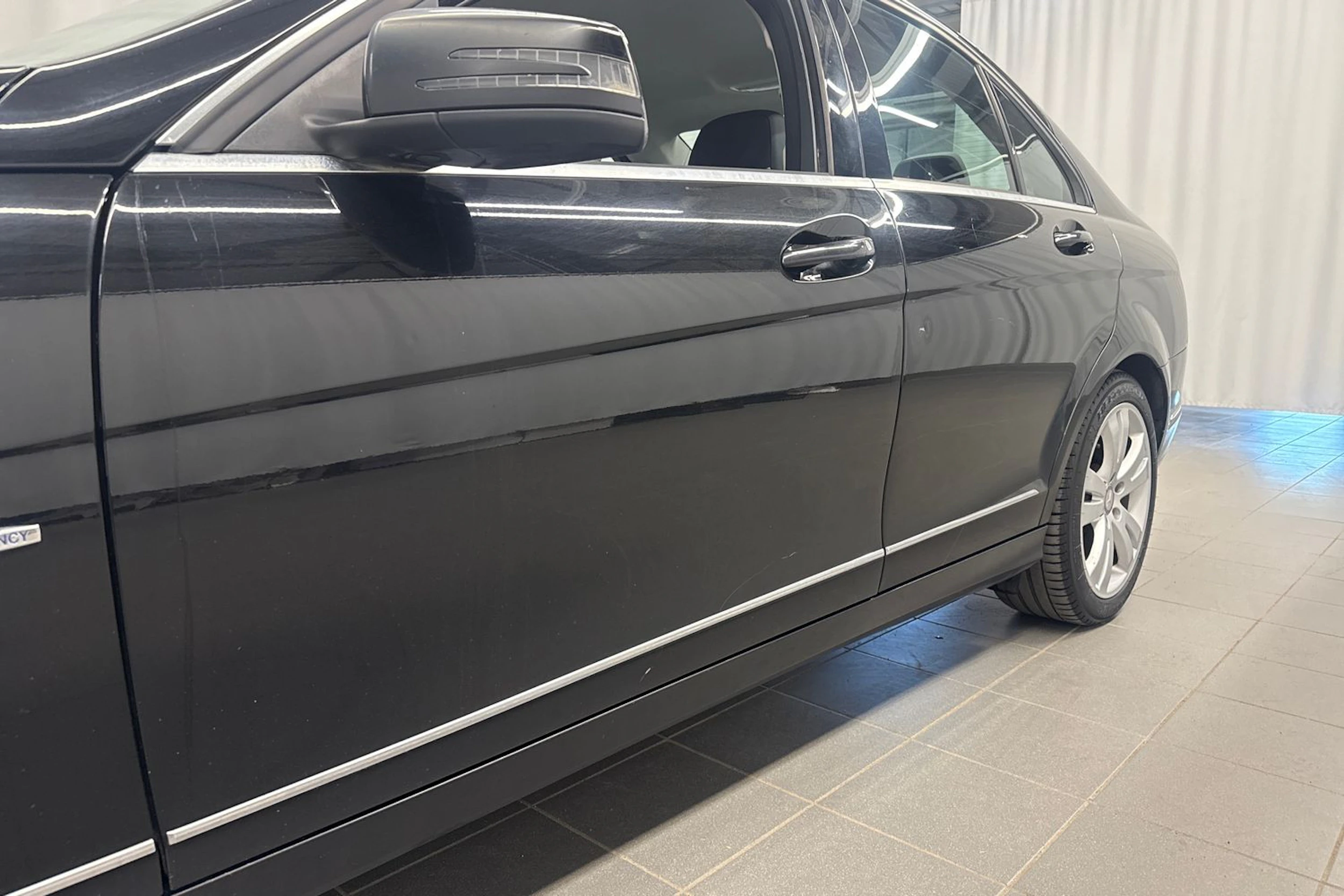 musta Mercedes-Benz C 2011 kuva 16.