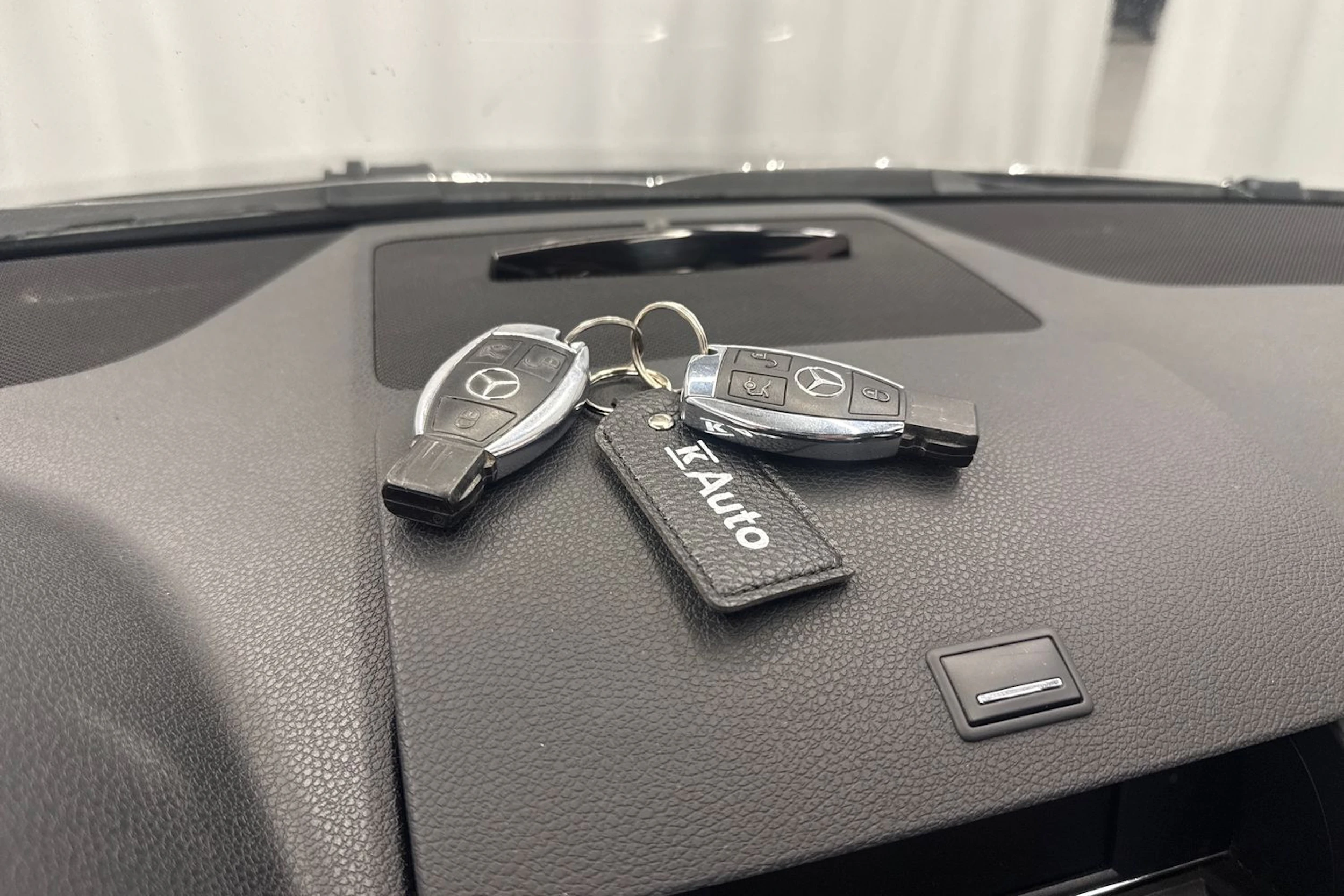 musta Mercedes-Benz C 2011 kuva 25.