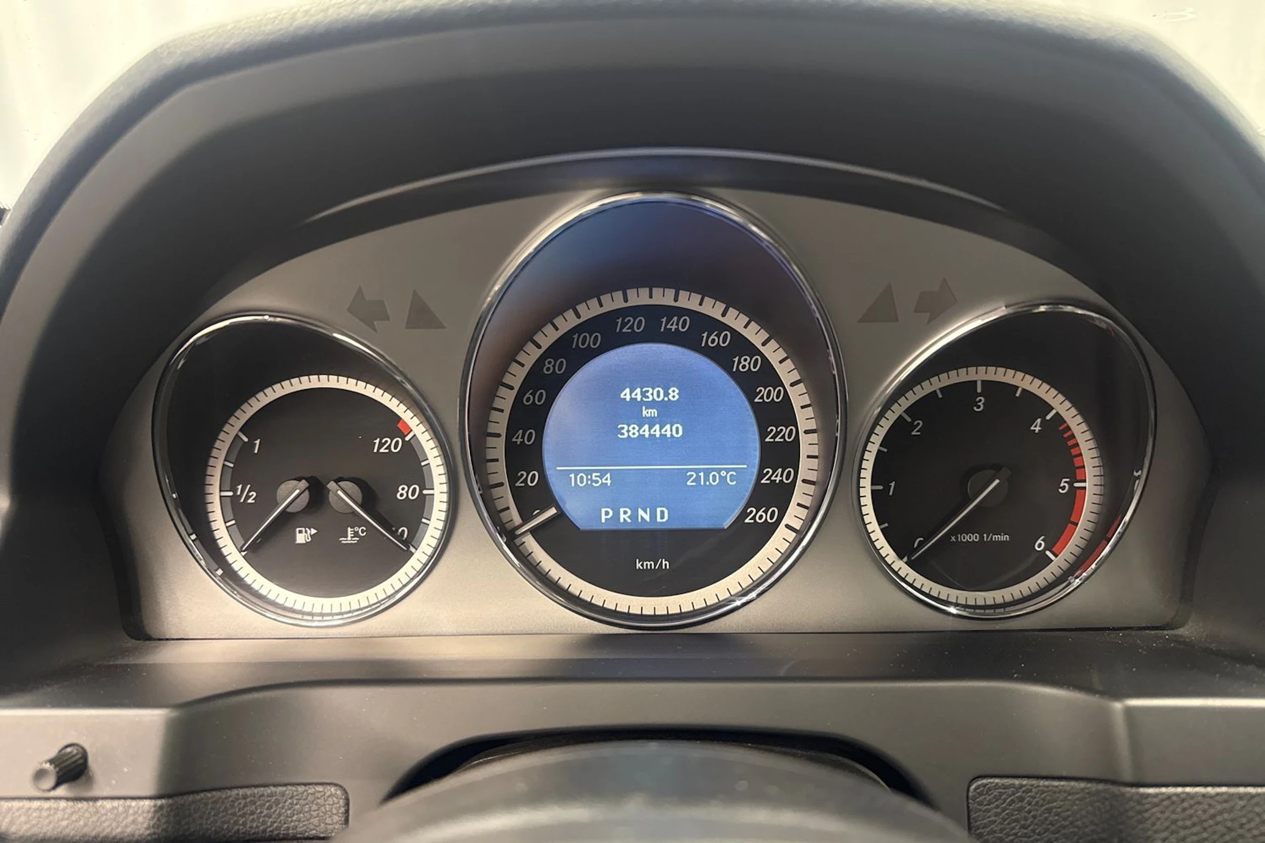 musta Mercedes-Benz C 2011 kuva 26.