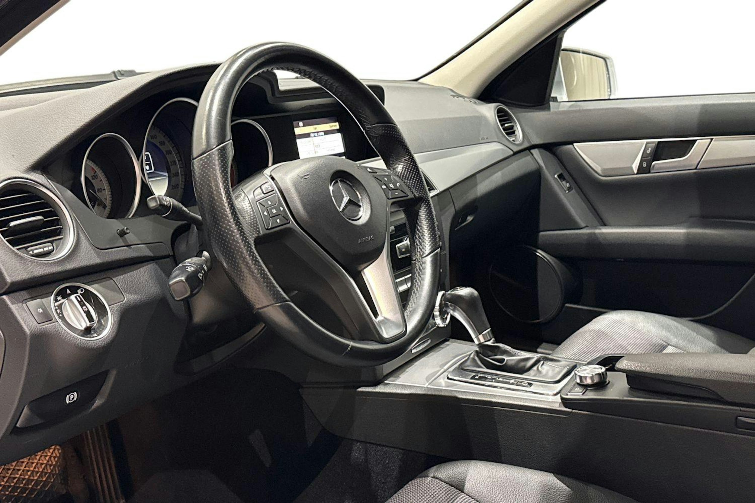 harmaa Mercedes-Benz C 2011 kuva 7.