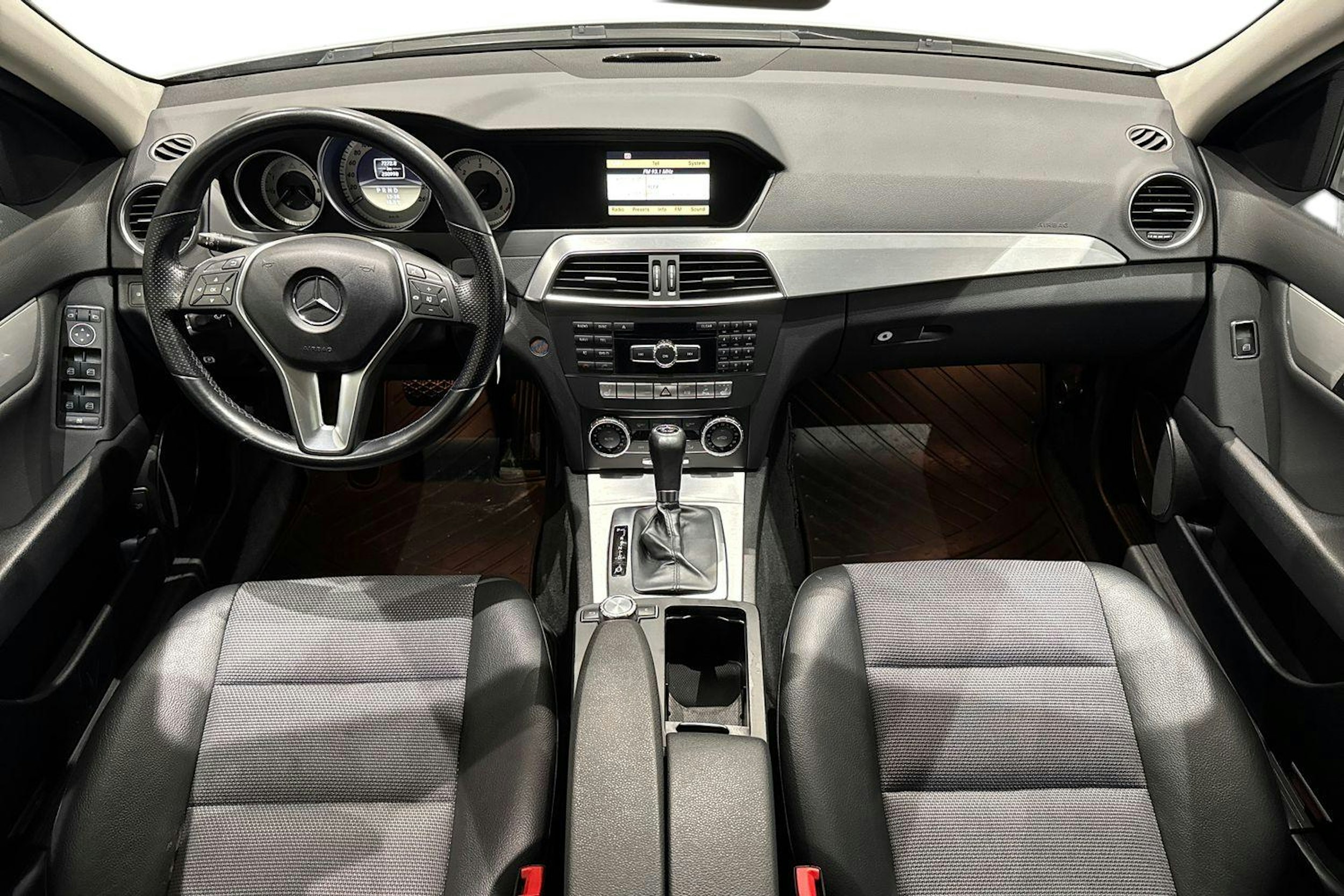 harmaa Mercedes-Benz C 2011 kuva 9.