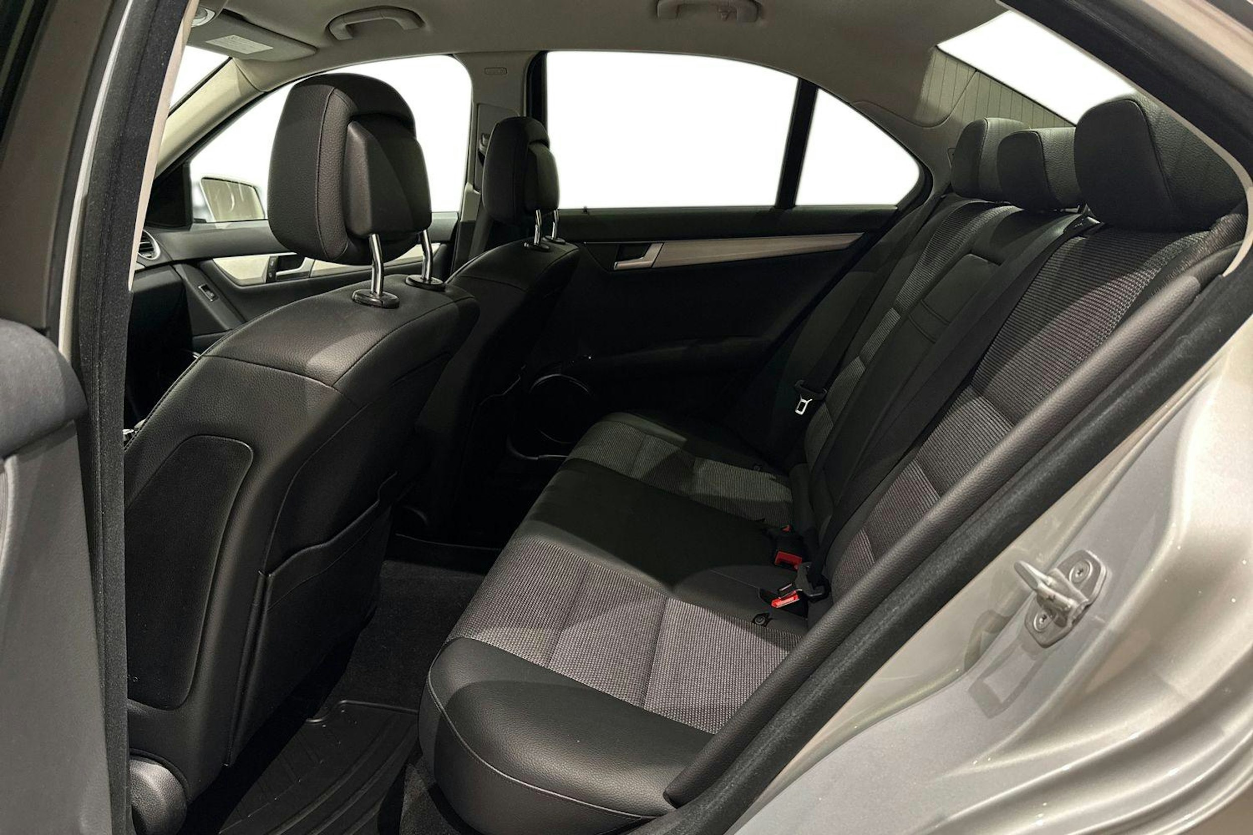 harmaa Mercedes-Benz C 2011 kuva 10.