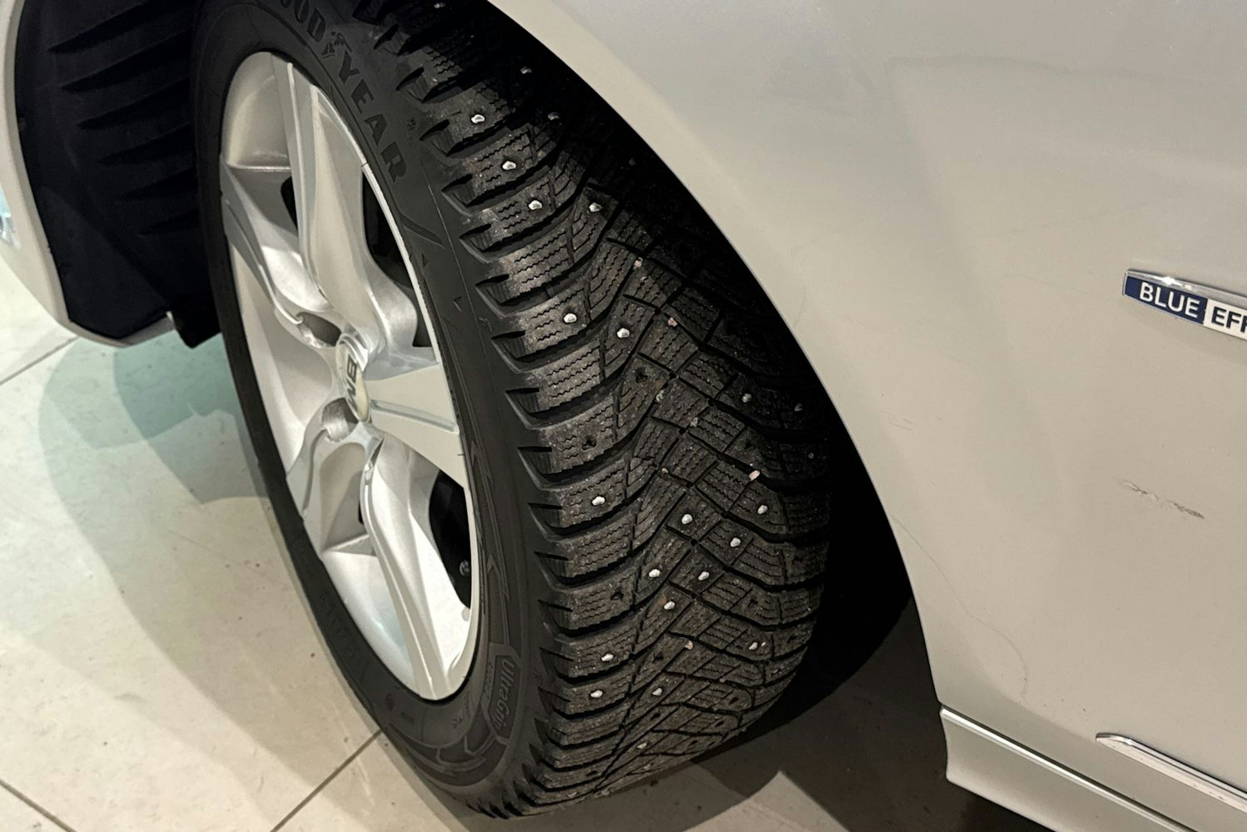 harmaa Mercedes-Benz C 2011 kuva 13.