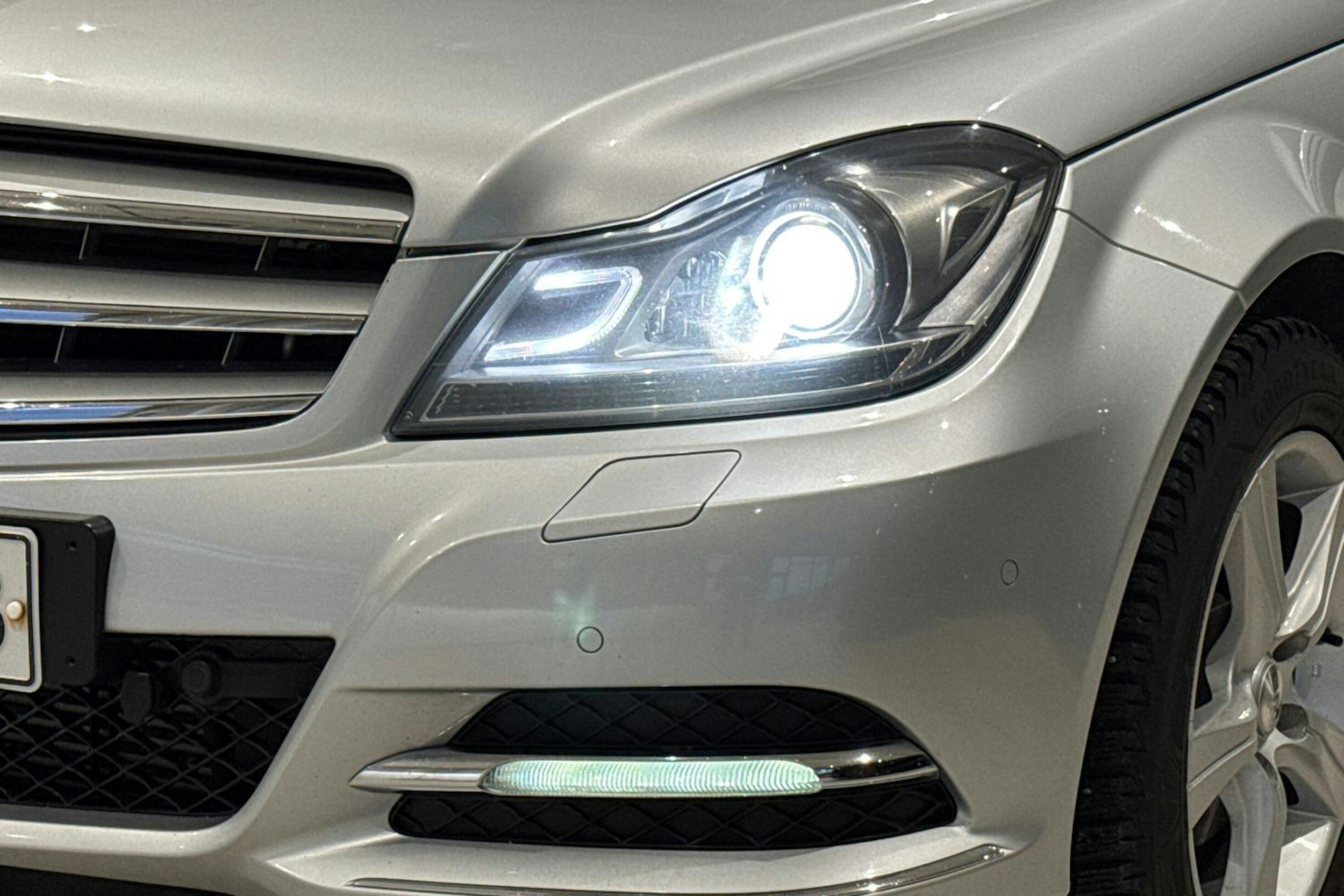 harmaa Mercedes-Benz C 2011 kuva 15.