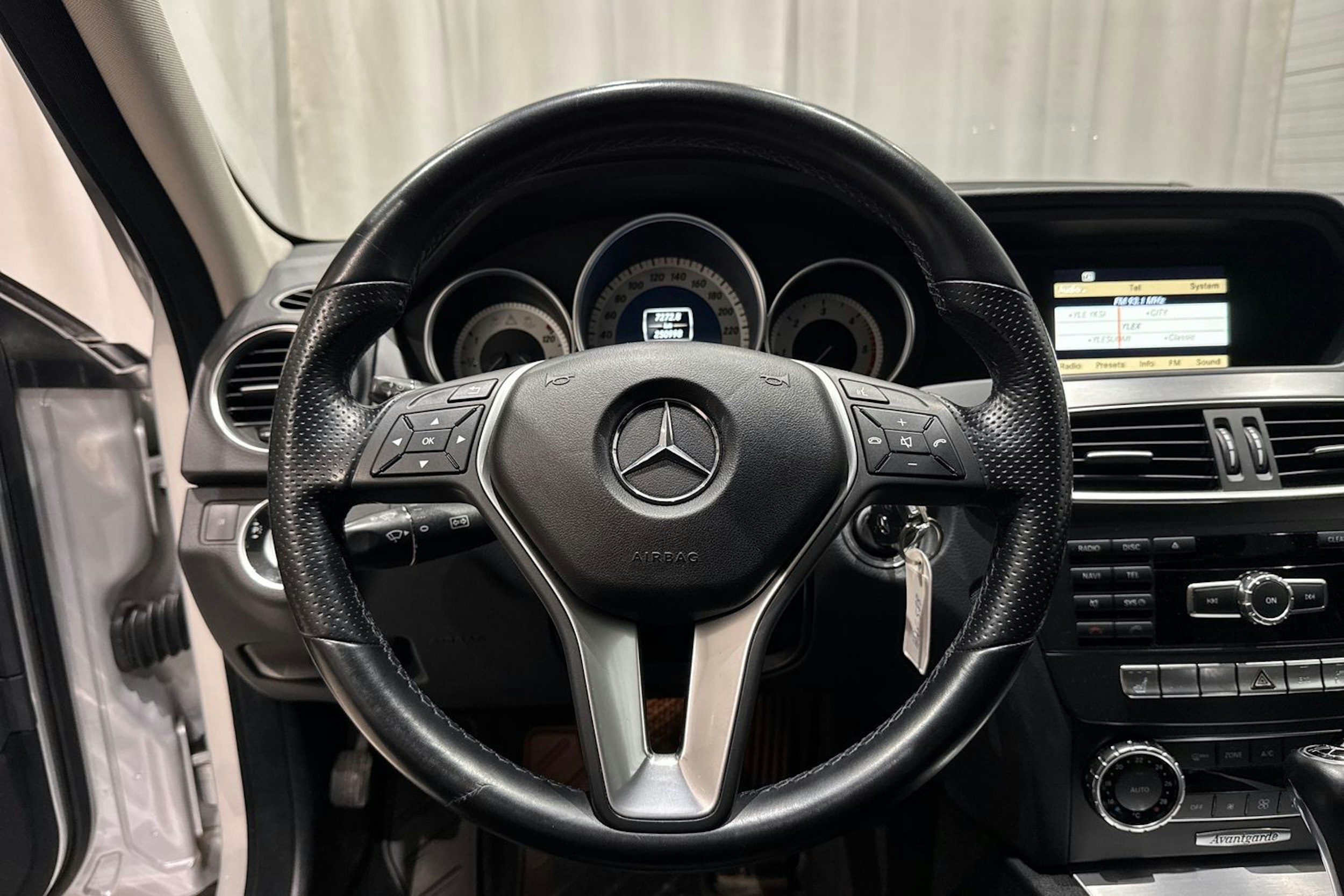 harmaa Mercedes-Benz C 2011 kuva 18.