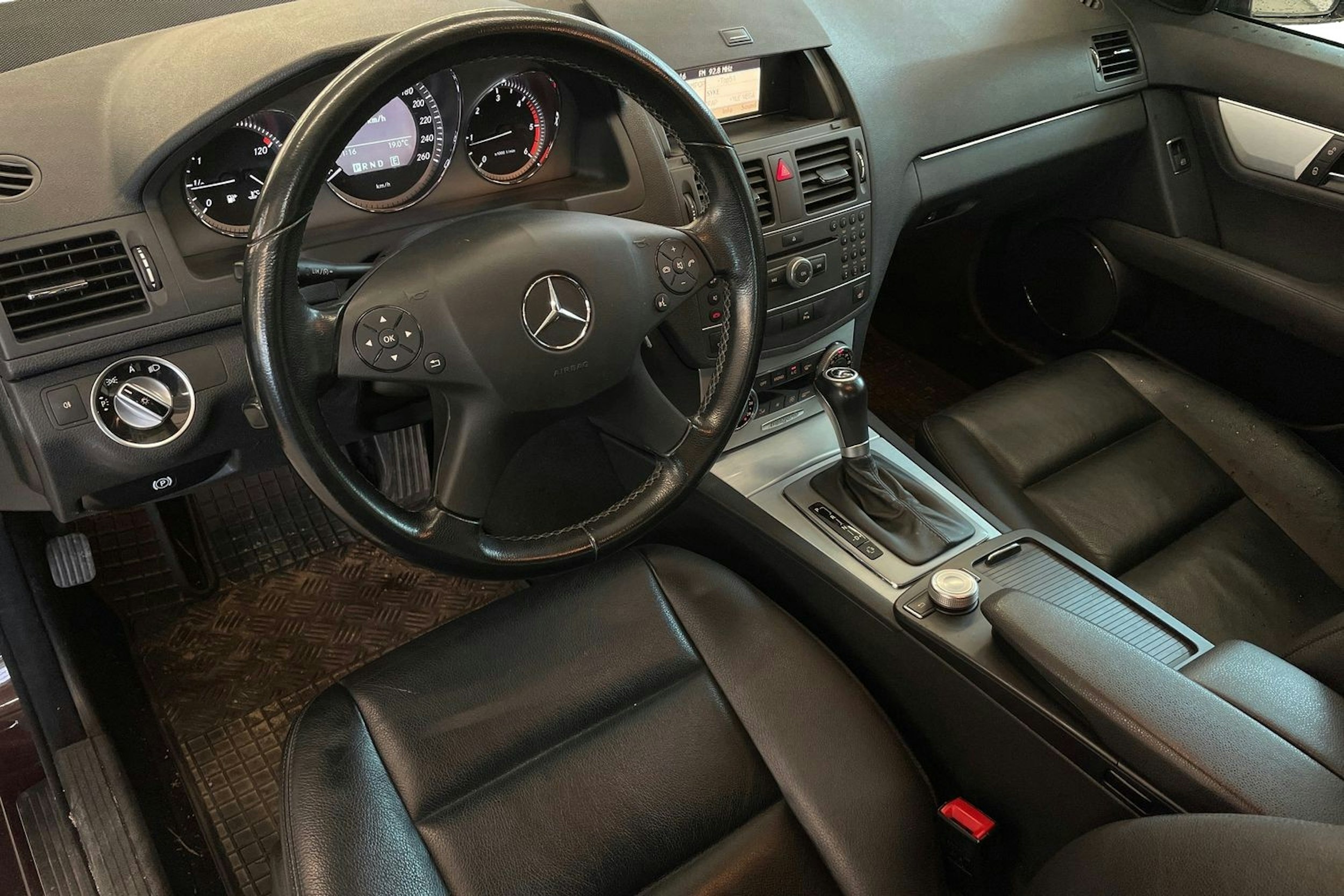 Ruskea (beige) Mercedes-Benz C 2011 kuva 3.
