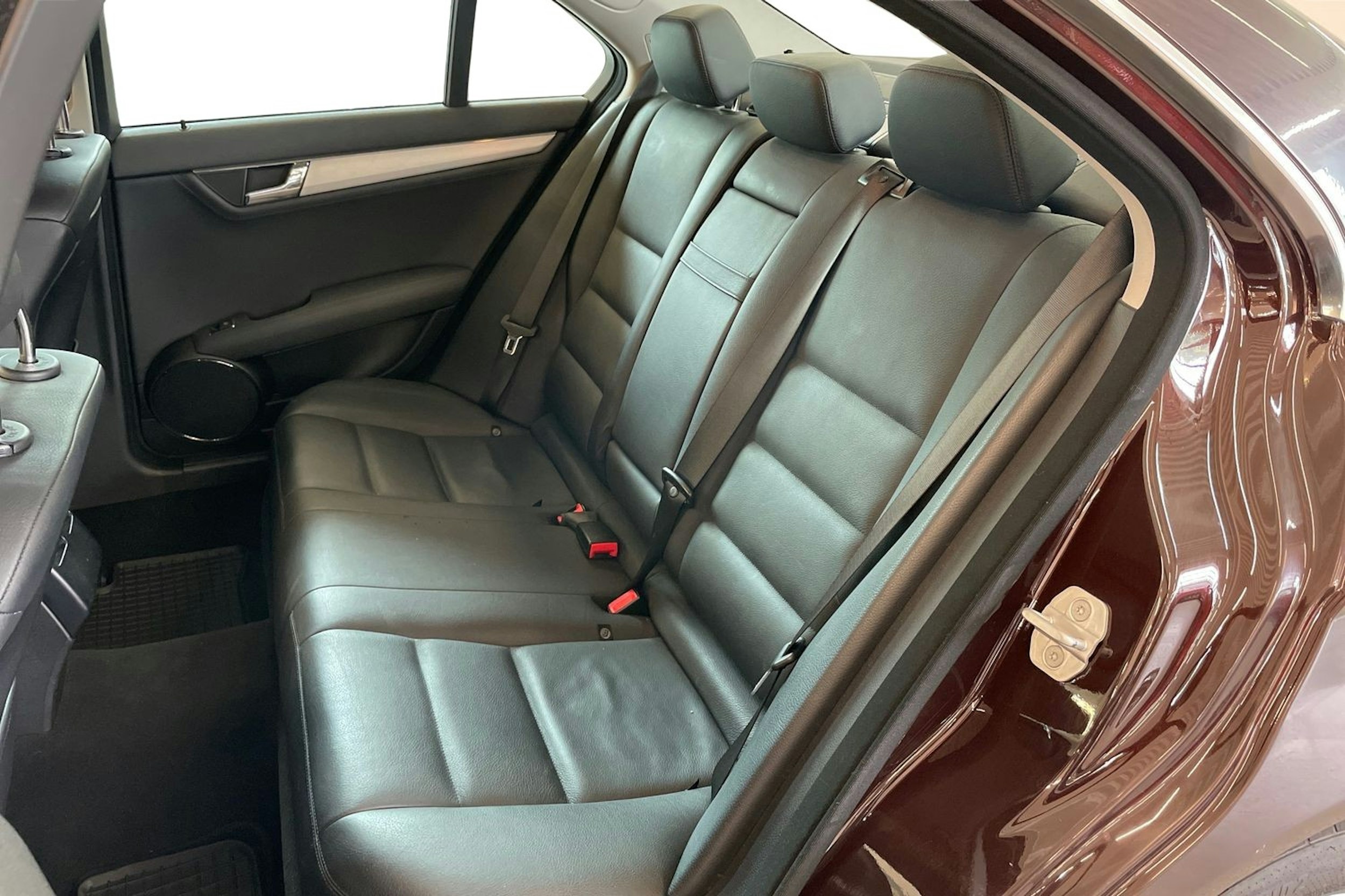 Ruskea (beige) Mercedes-Benz C 2011 kuva 10.