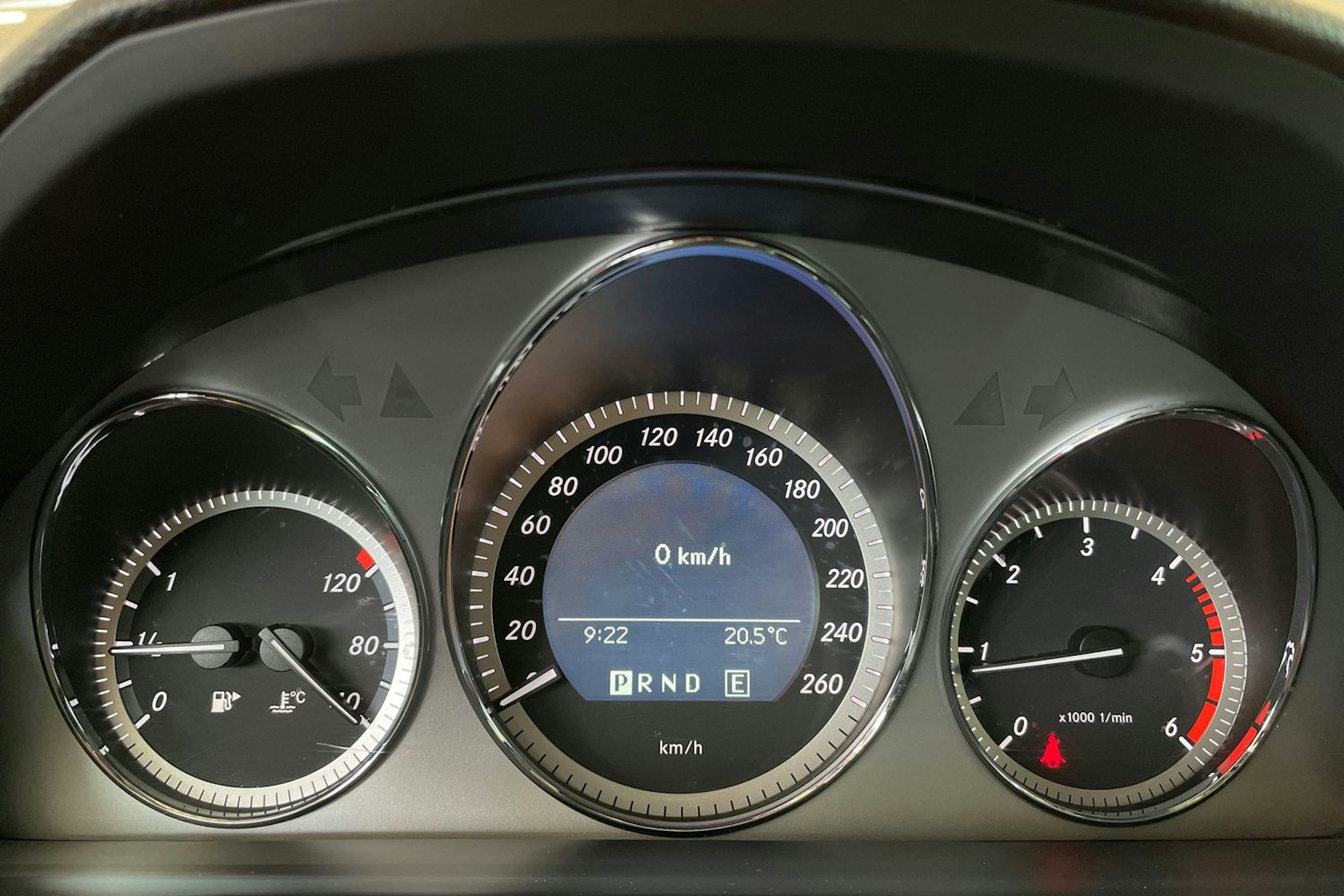 Ruskea (beige) Mercedes-Benz C 2011 kuva 16.