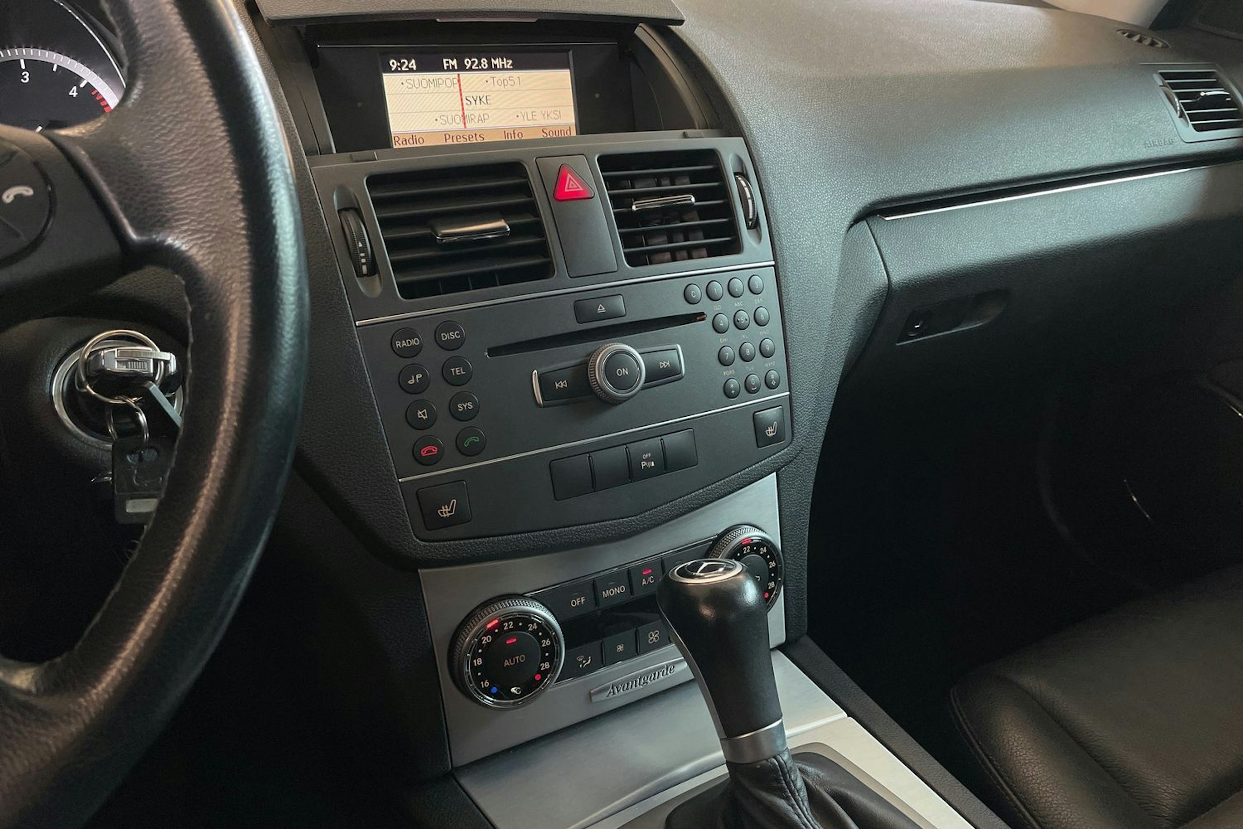 Ruskea (beige) Mercedes-Benz C 2011 kuva 21.