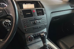Ruskea (beige) Mercedes-Benz C 2011 kuva 21.