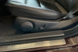 Ruskea (beige) Mercedes-Benz C 2011 kuva 22.