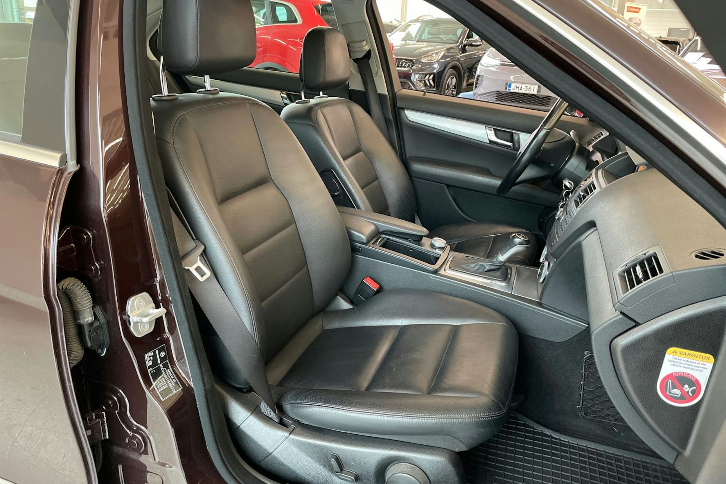 Ruskea (beige) Mercedes-Benz C 2011 kuva 24.