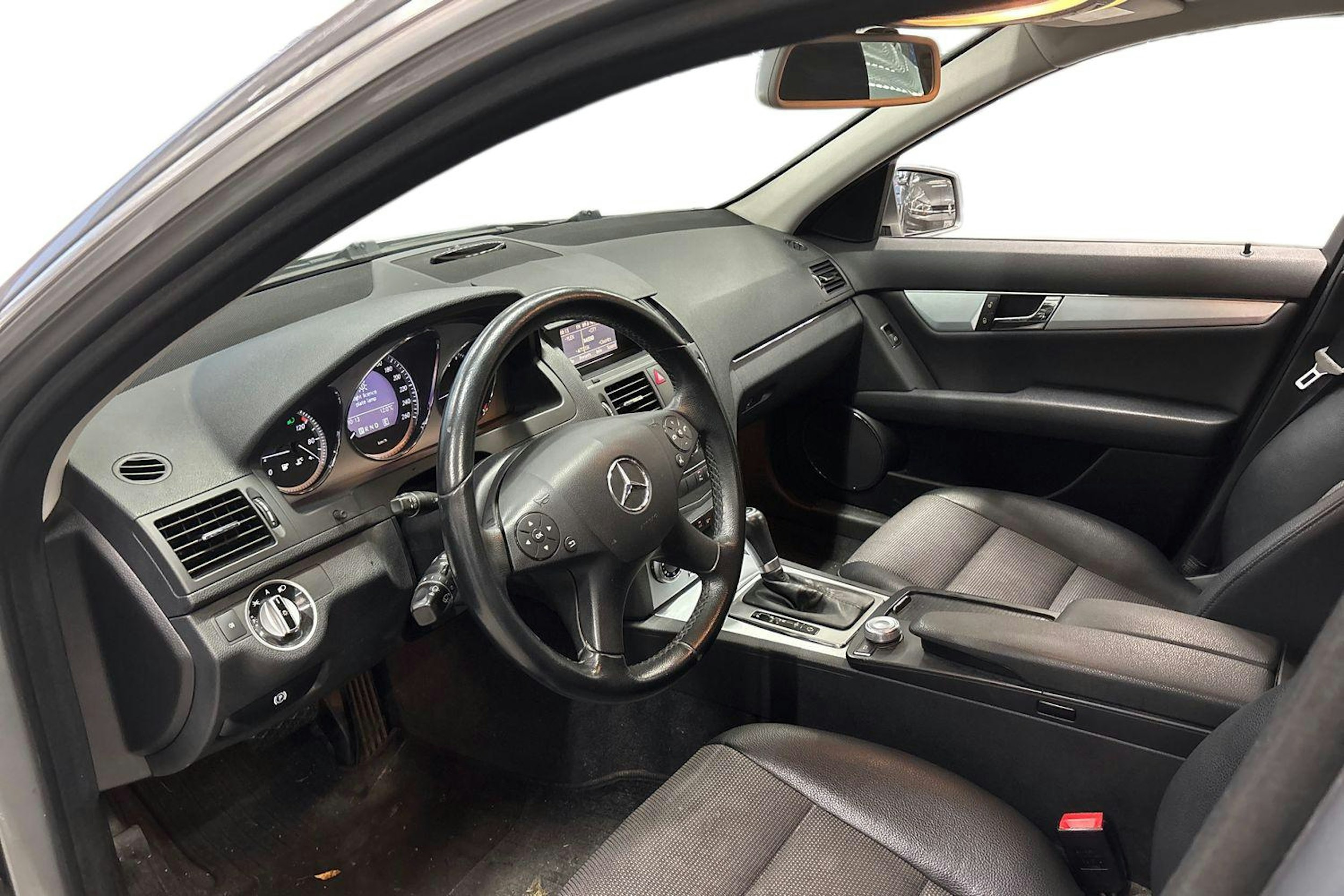 harmaa Mercedes-Benz C 2011 kuva 3.