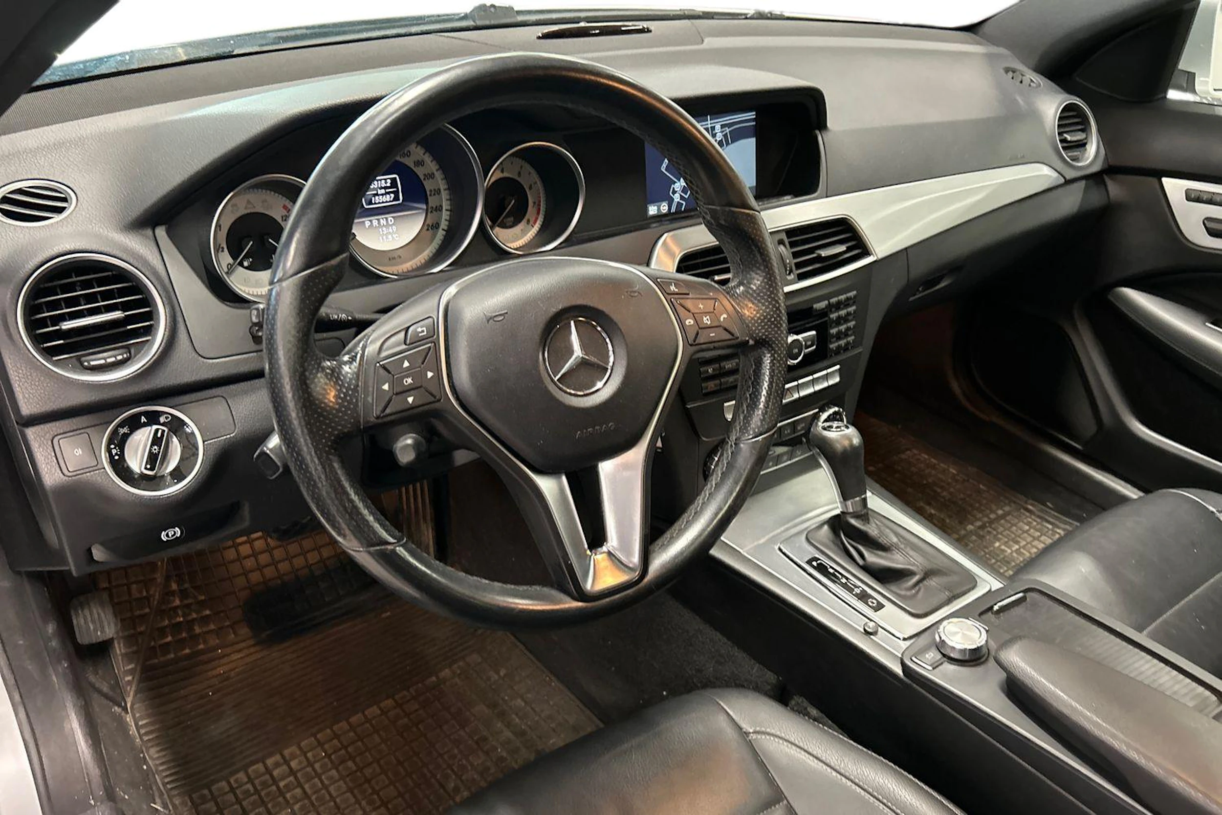harmaa Mercedes-Benz C 2011 kuva 3.