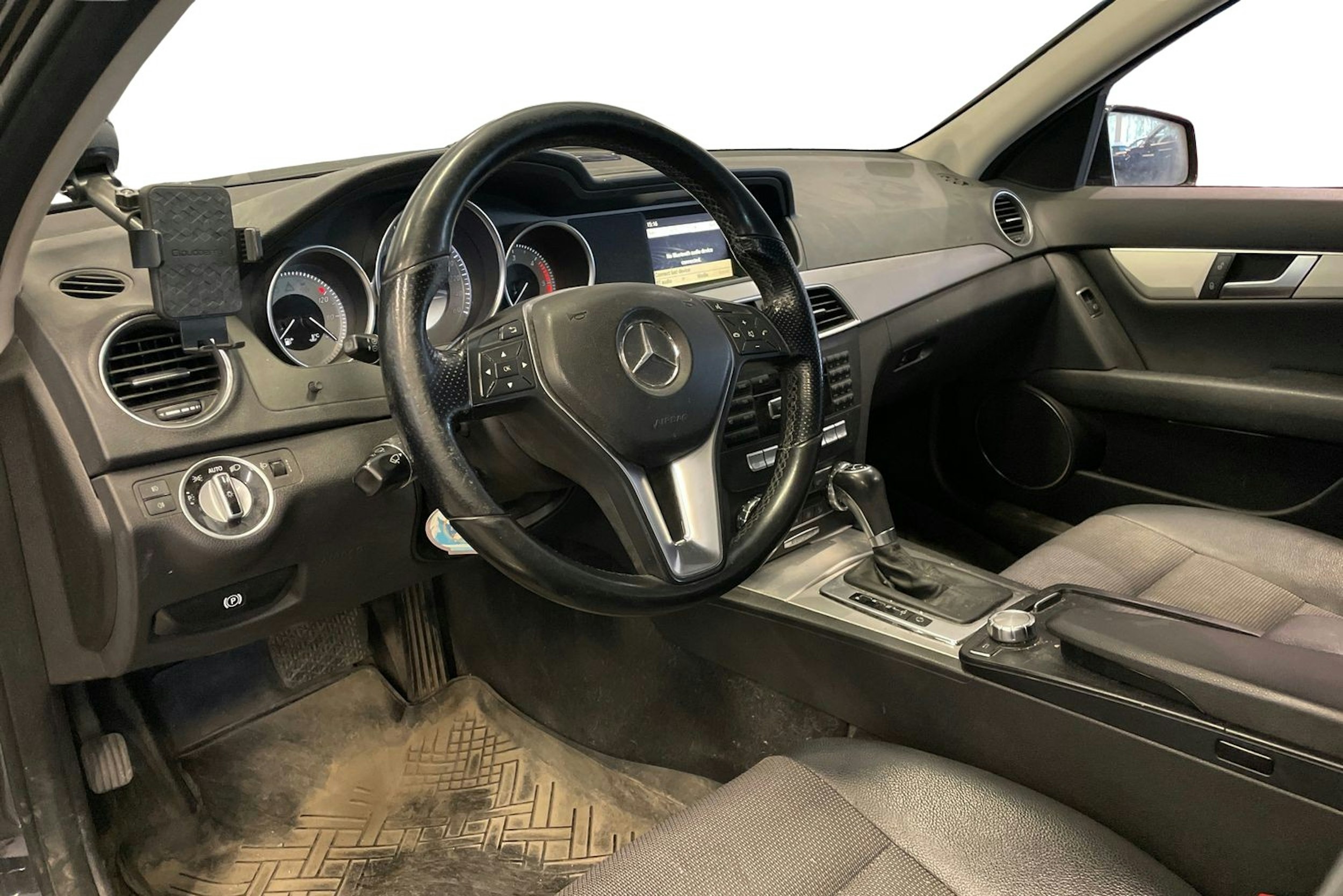 Musta Mercedes-Benz C 2011 kuva 7.