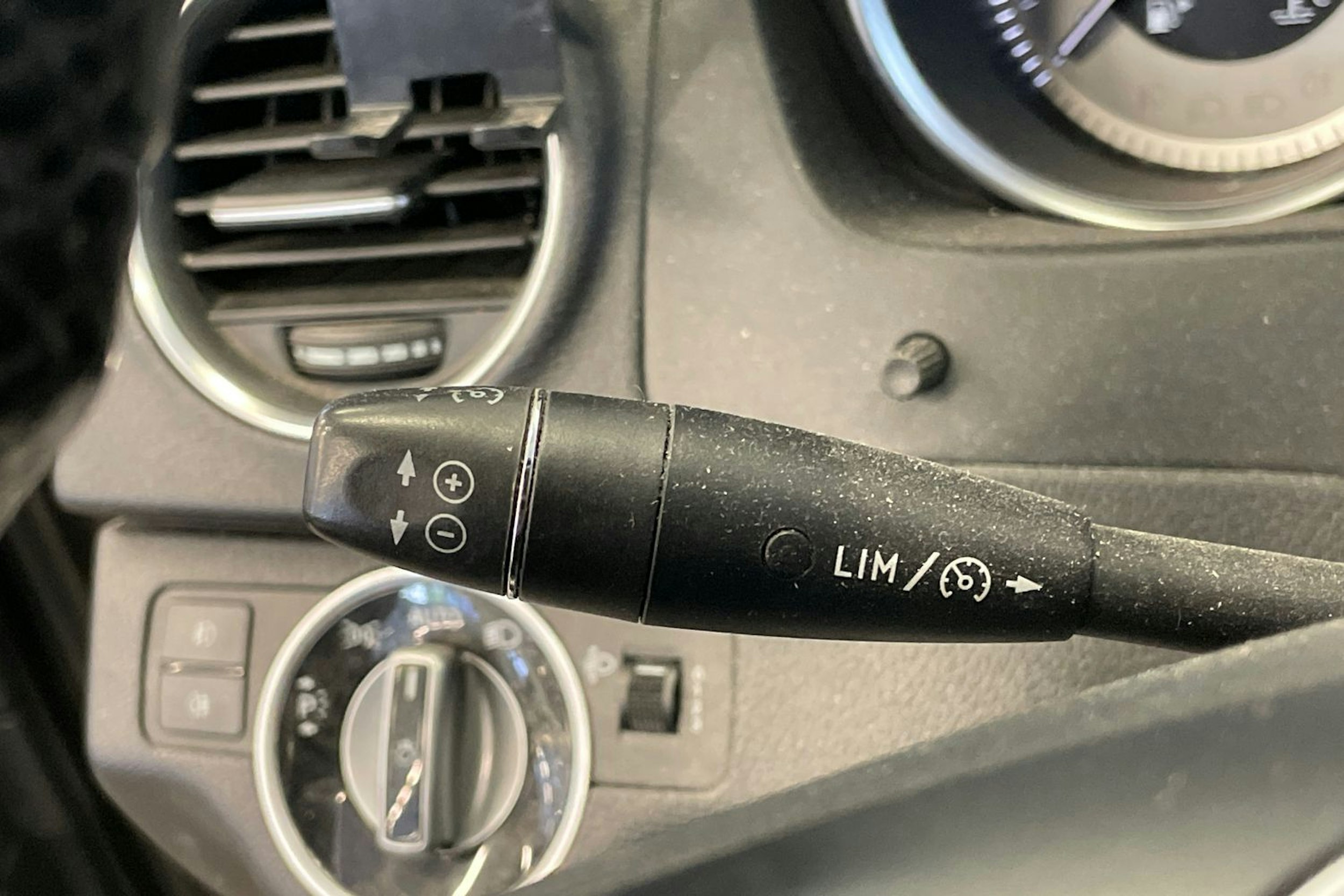 Musta Mercedes-Benz C 2011 kuva 14.