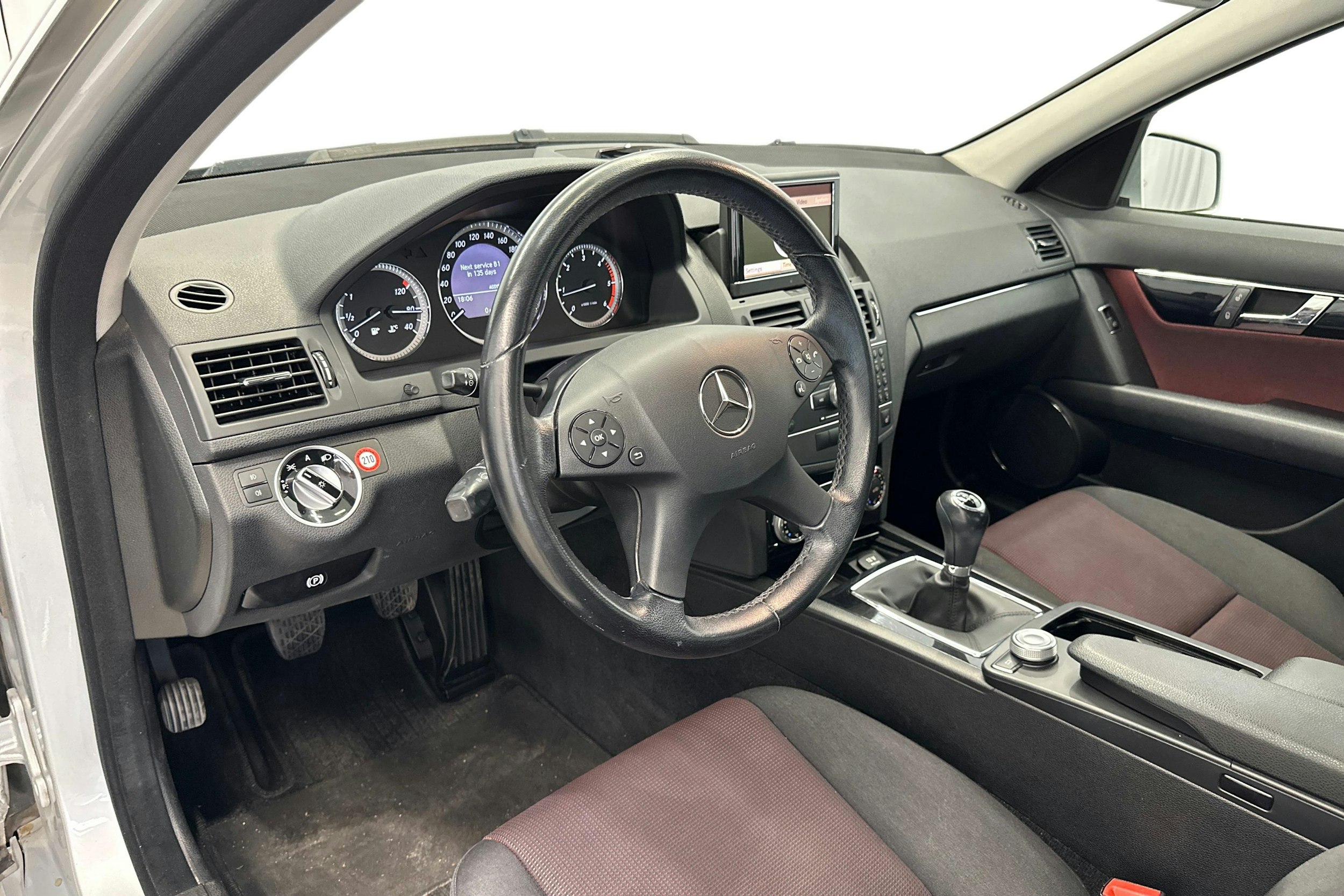 hopea Mercedes-Benz C 2011 kuva 7.