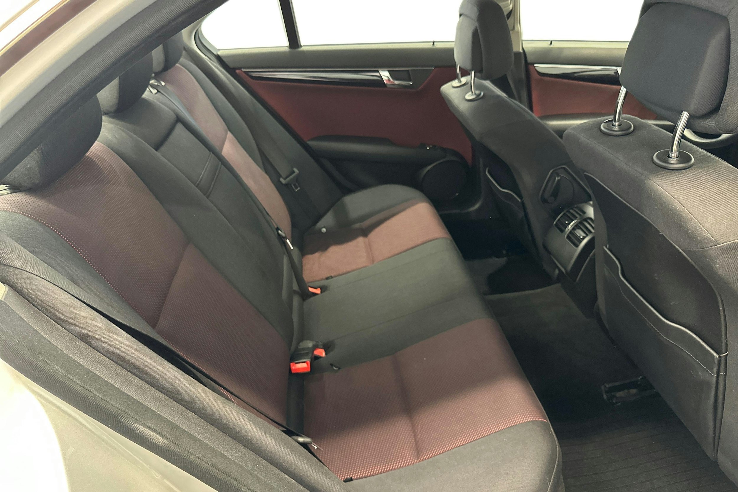 hopea Mercedes-Benz C 2011 kuva 11.