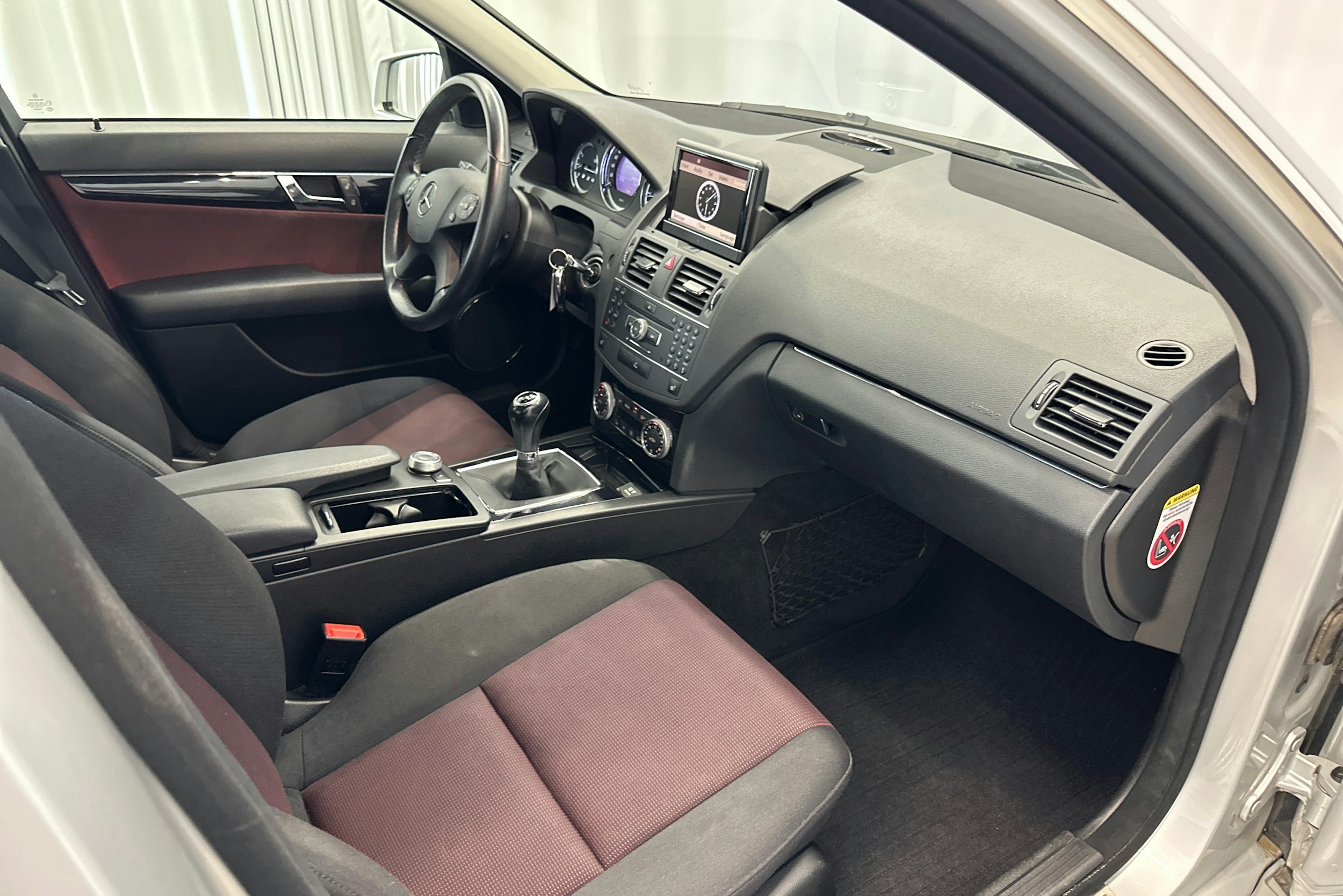 hopea Mercedes-Benz C 2011 kuva 13.