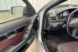 hopea Mercedes-Benz C 2011 kuva 14.