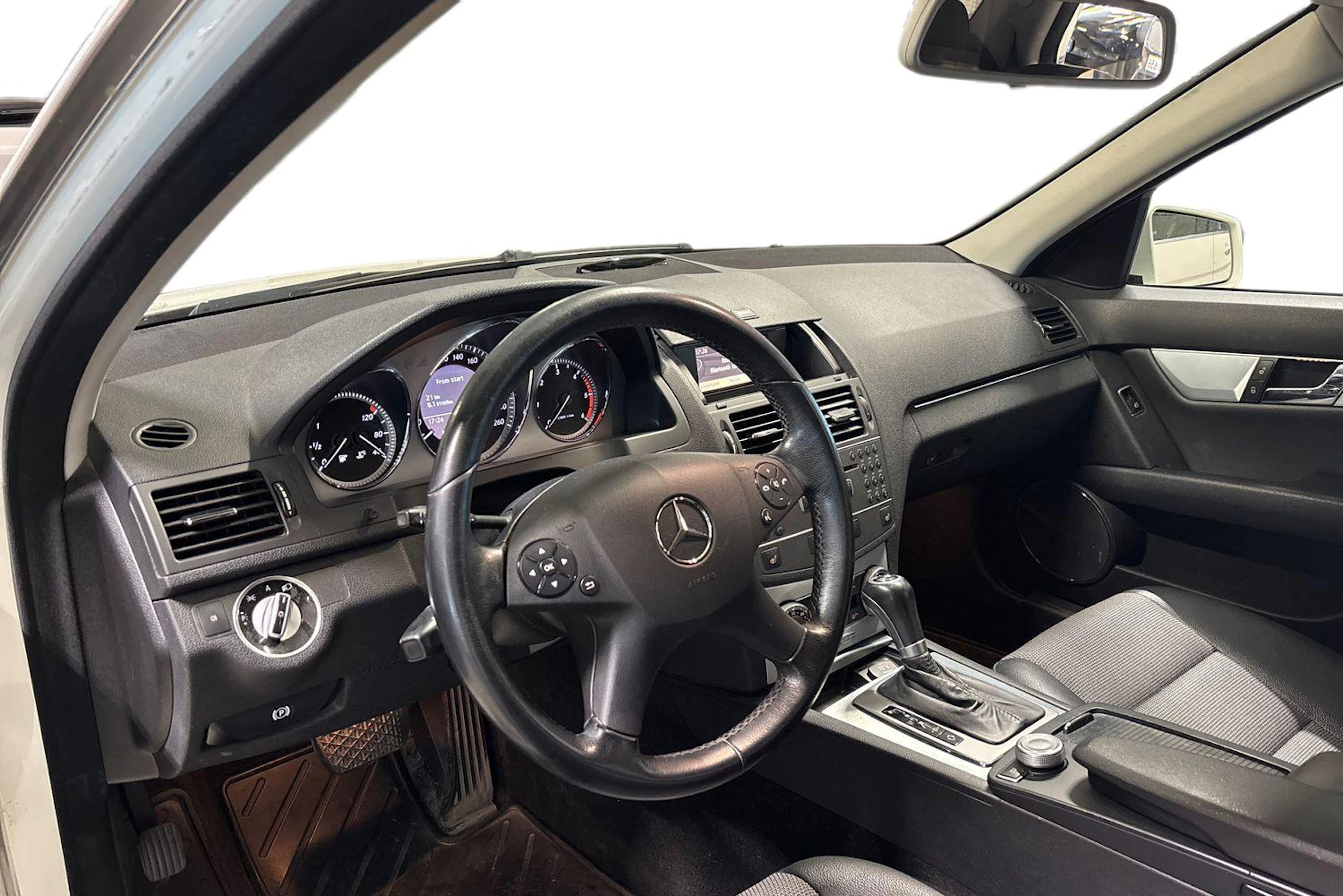 valkoinen Mercedes-Benz C 2011 kuva 3.