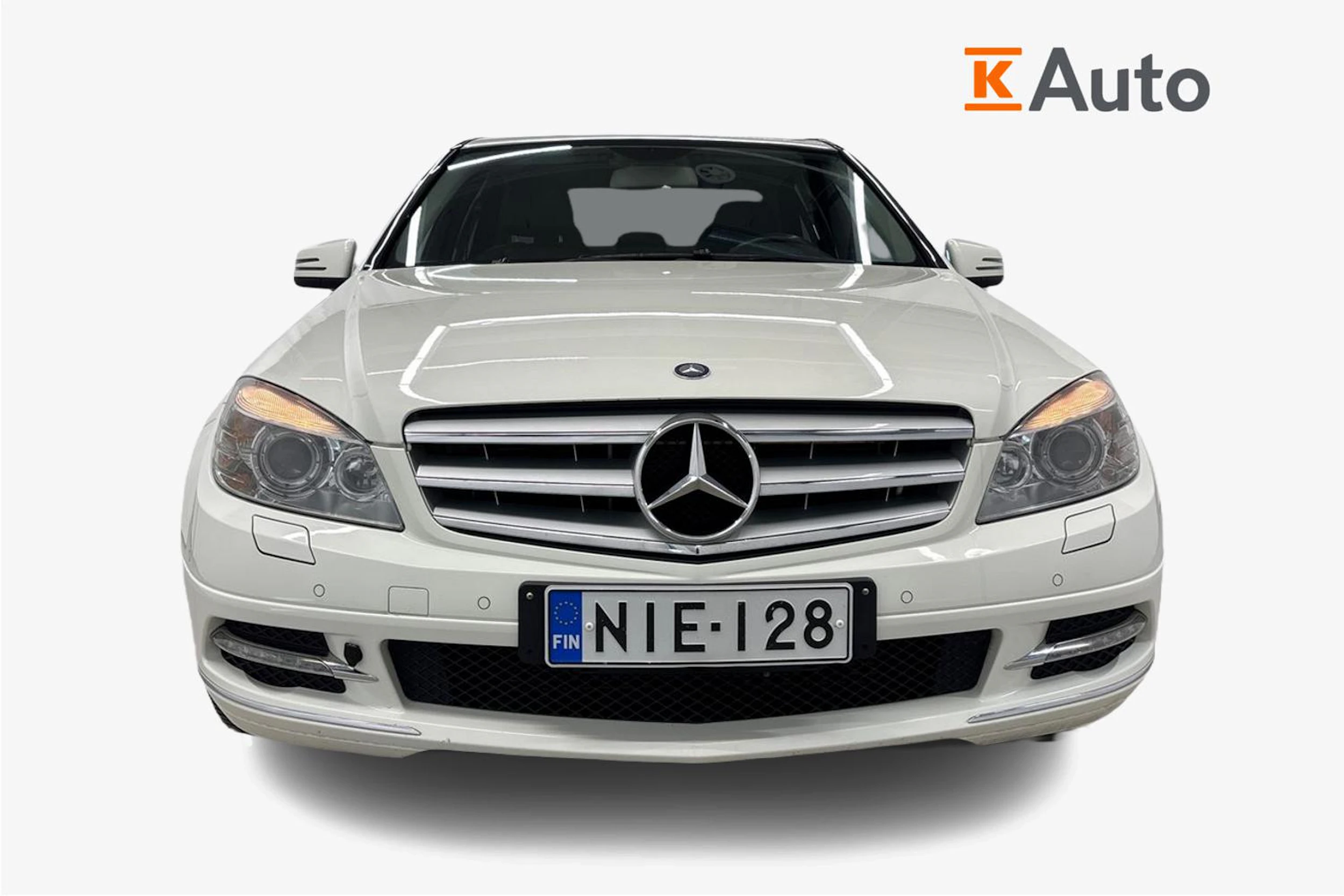 valkoinen Mercedes-Benz C 2011 kuva 4.