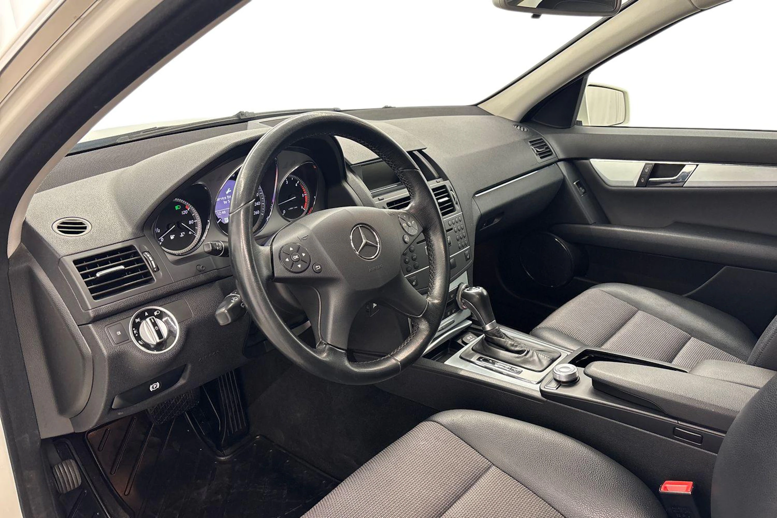 valkoinen Mercedes-Benz C 2011 kuva 6.