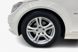 valkoinen Mercedes-Benz C 2011 kuva 9.