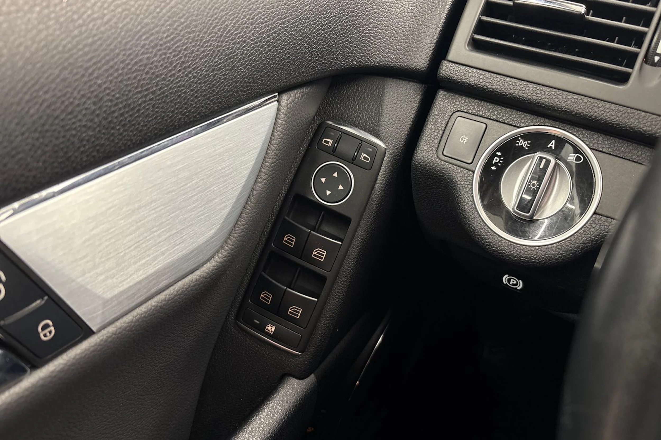 valkoinen Mercedes-Benz C 2011 kuva 14.