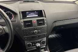 valkoinen Mercedes-Benz C 2011 kuva 15.