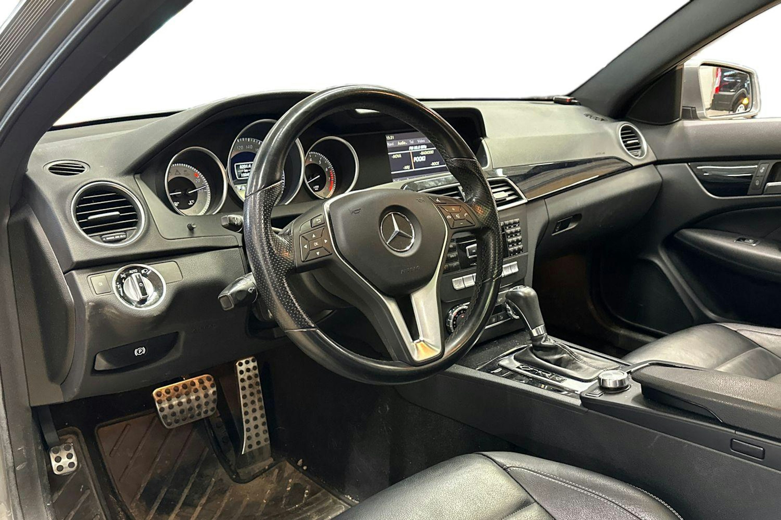 harmaa Mercedes-Benz C 2011 kuva 3.