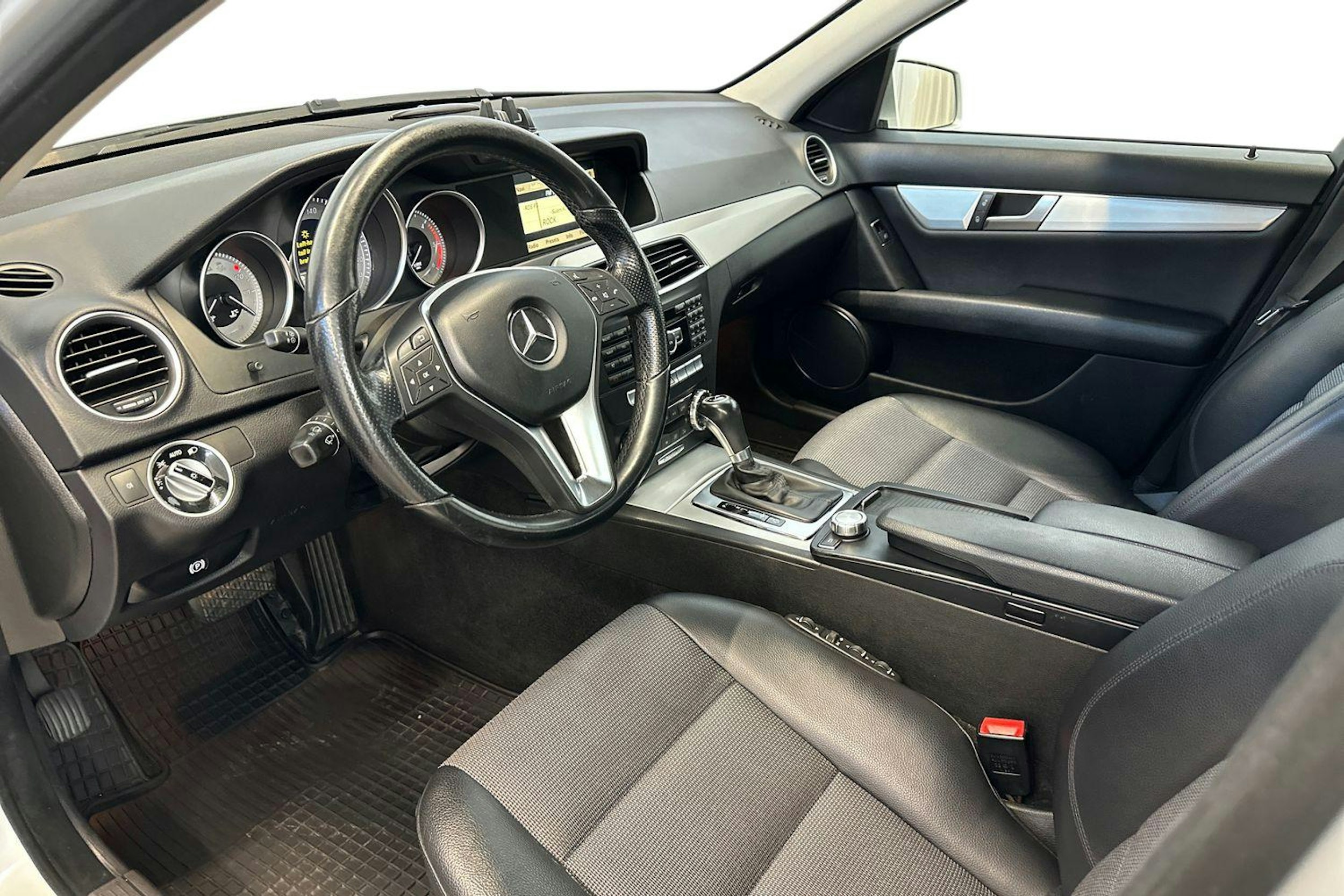 harmaa Mercedes-Benz C 2011 kuva 7.