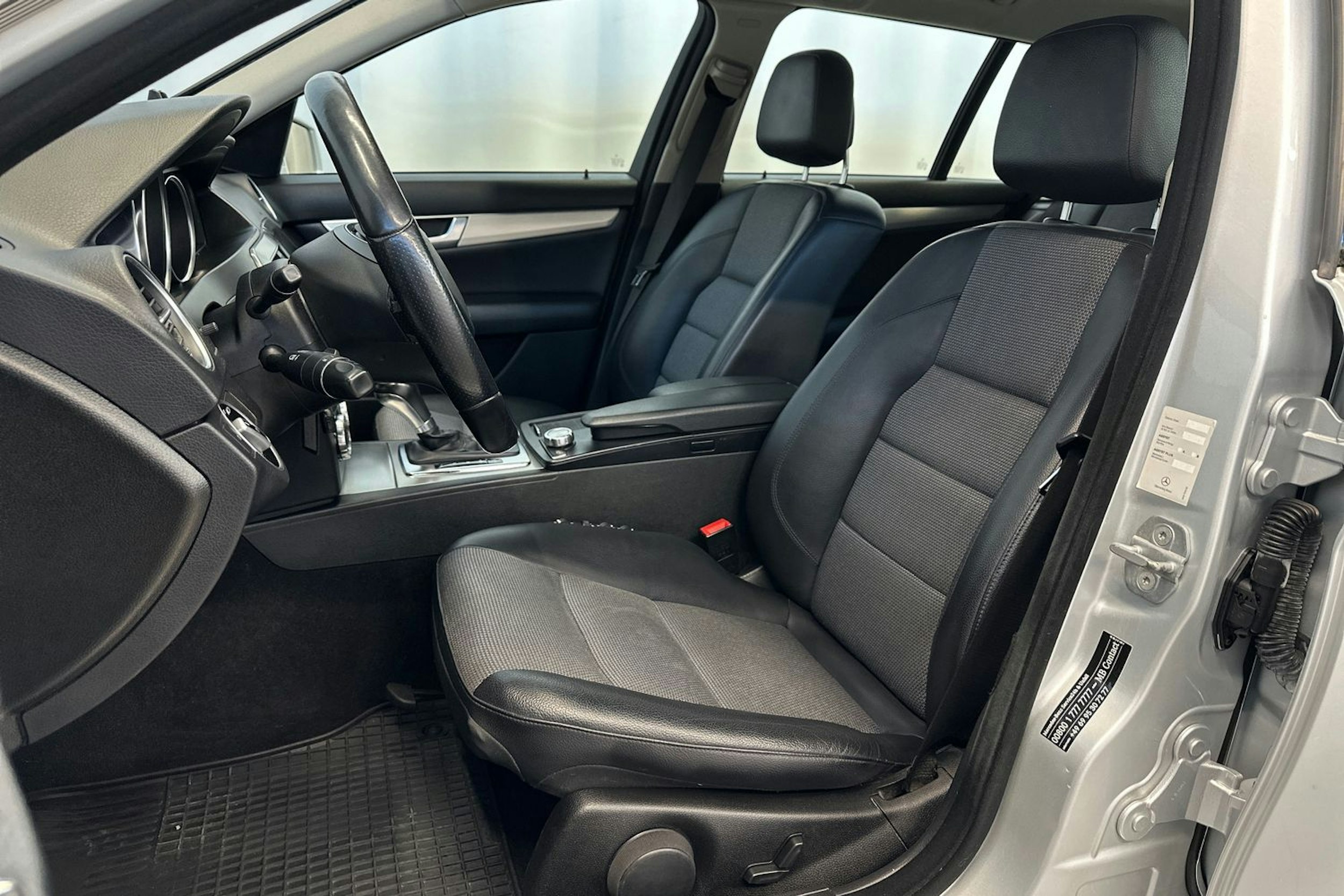 harmaa Mercedes-Benz C 2011 kuva 14.