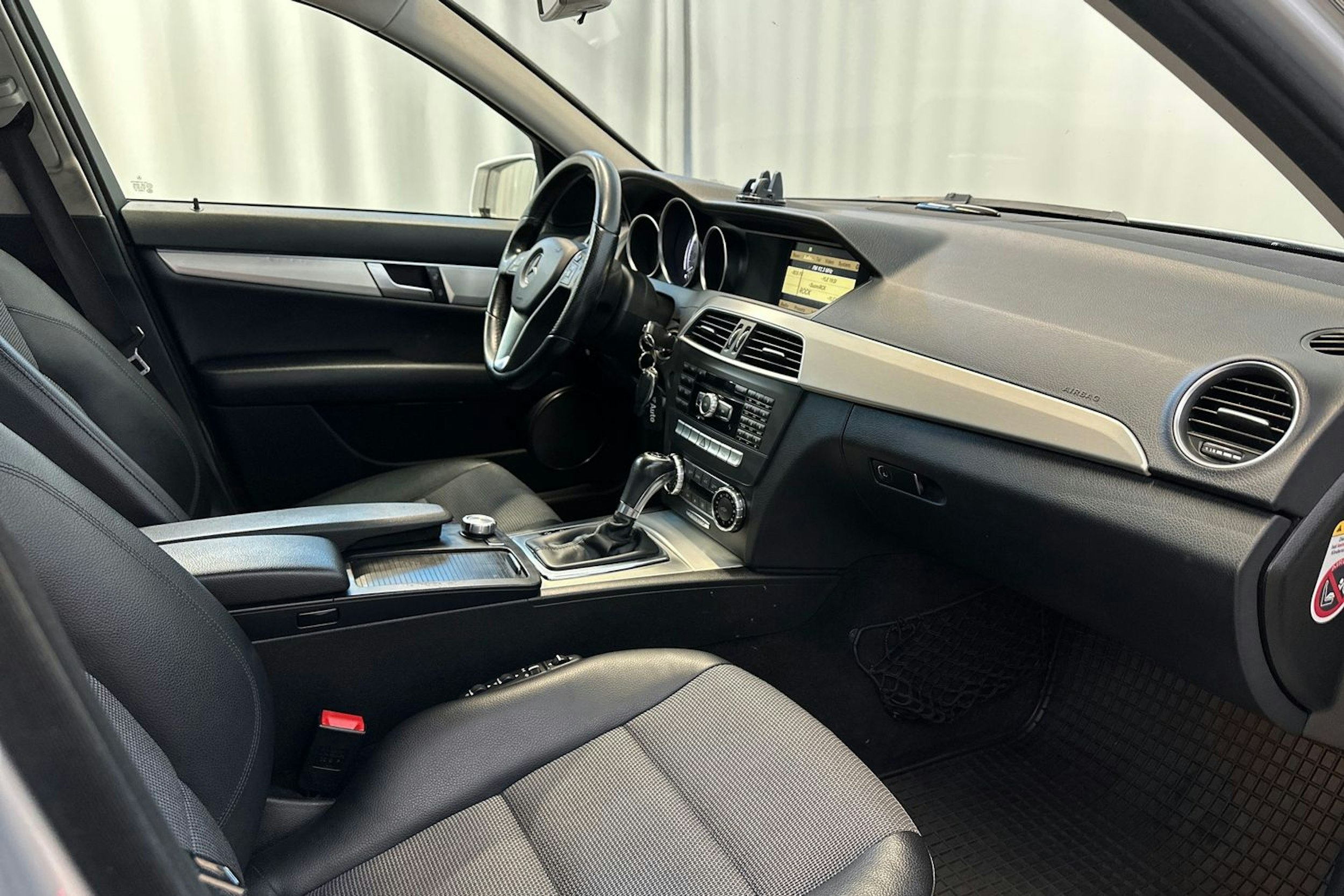 harmaa Mercedes-Benz C 2011 kuva 15.