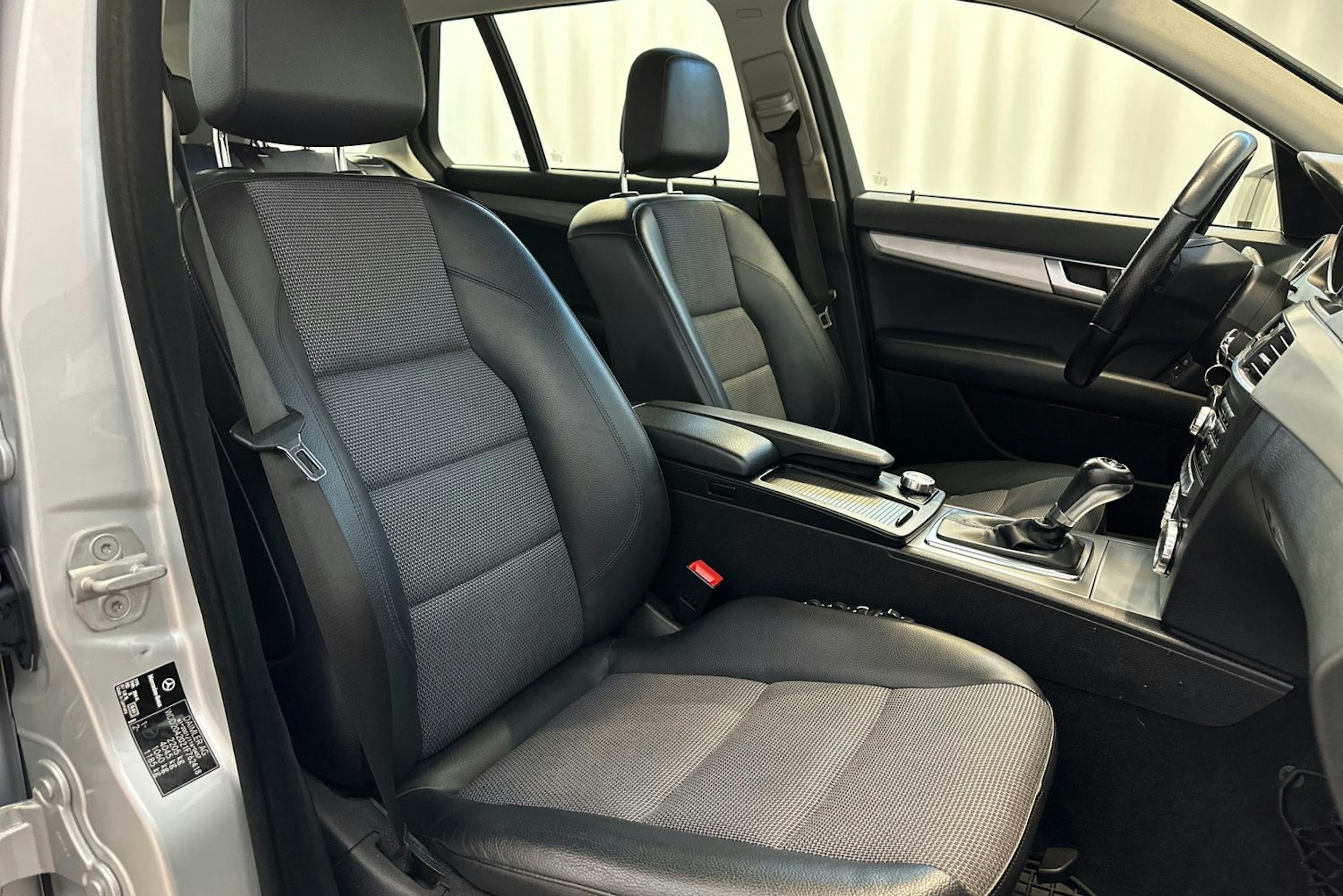 harmaa Mercedes-Benz C 2011 kuva 16.