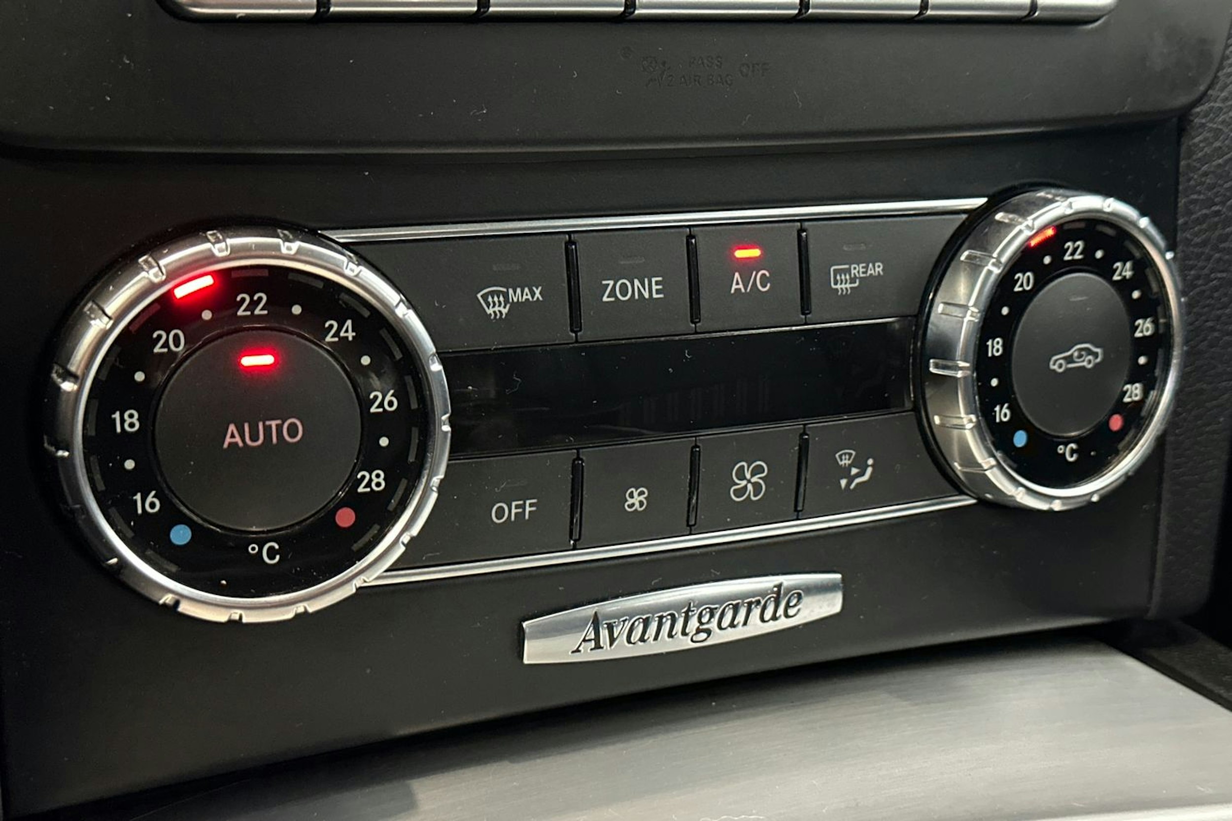 harmaa Mercedes-Benz C 2011 kuva 26.