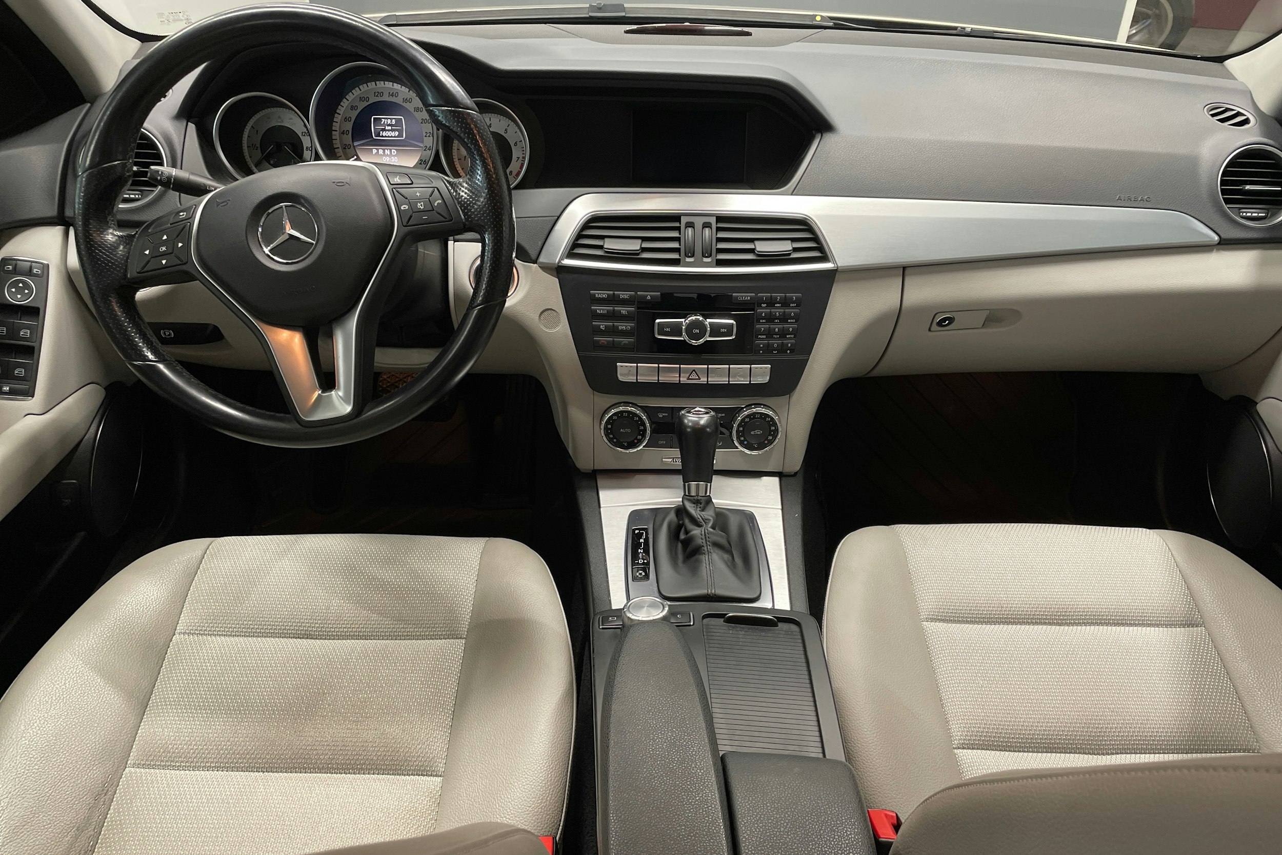 ruskea (beige) Mercedes-Benz C 2011 kuva 7.