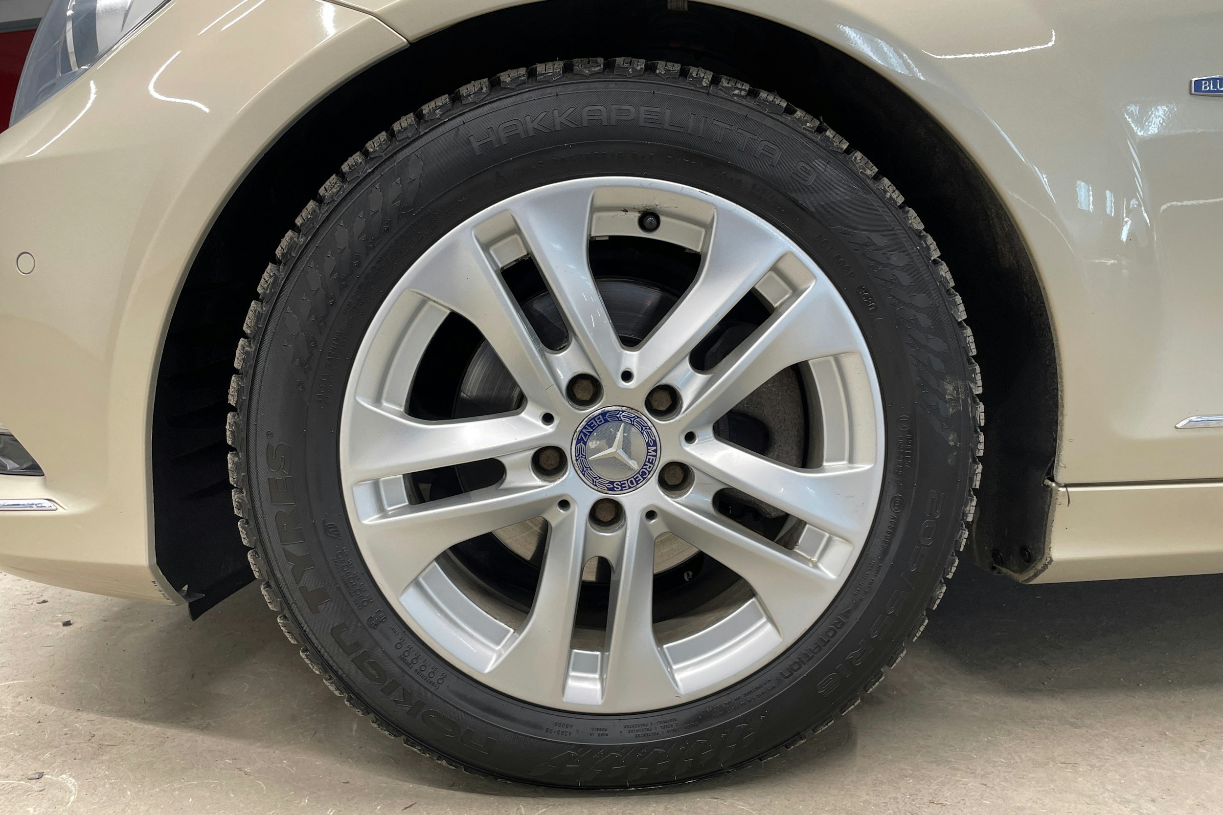 ruskea (beige) Mercedes-Benz C 2011 kuva 9.