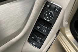 ruskea (beige) Mercedes-Benz C 2011 kuva 12.