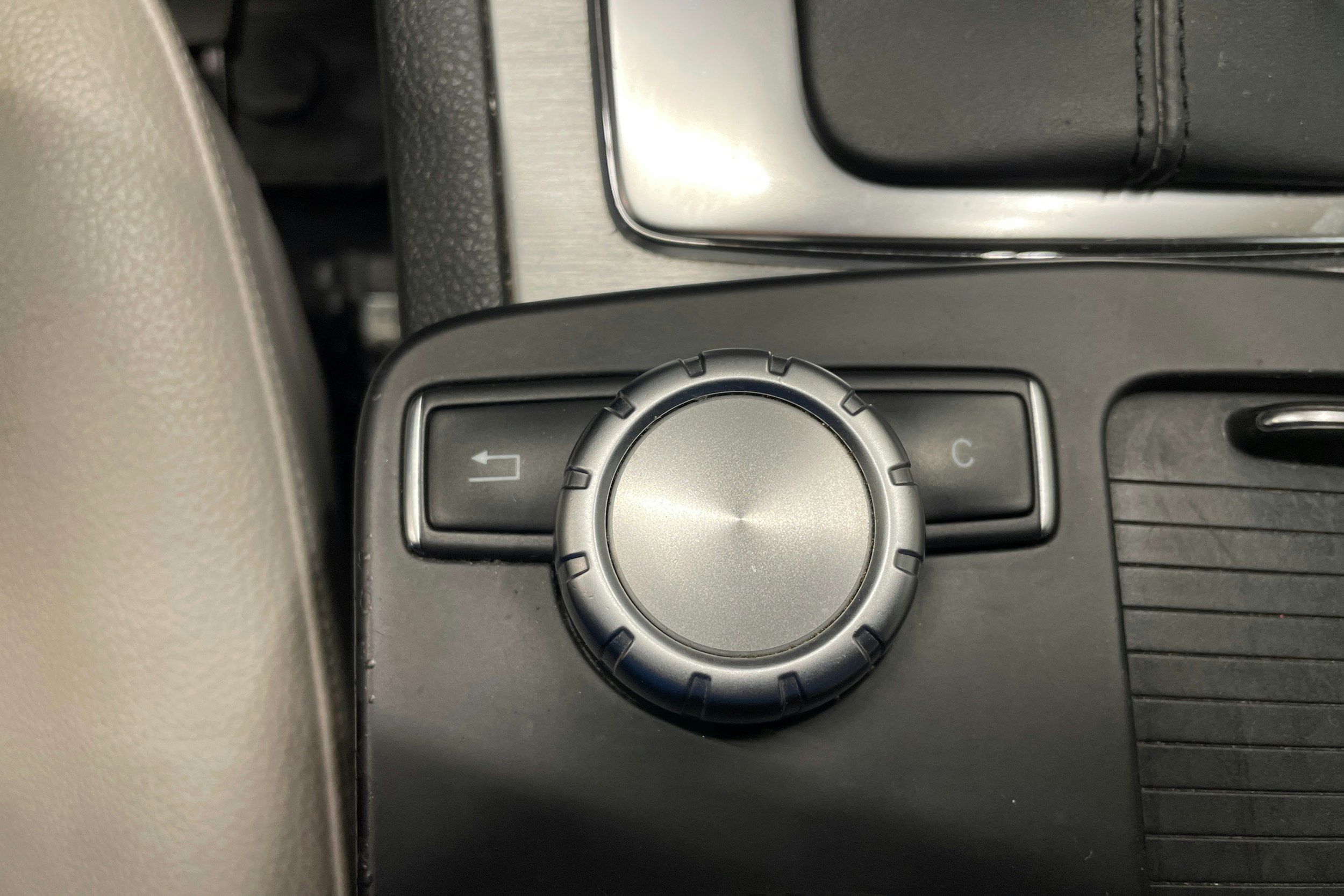 ruskea (beige) Mercedes-Benz C 2011 kuva 15.