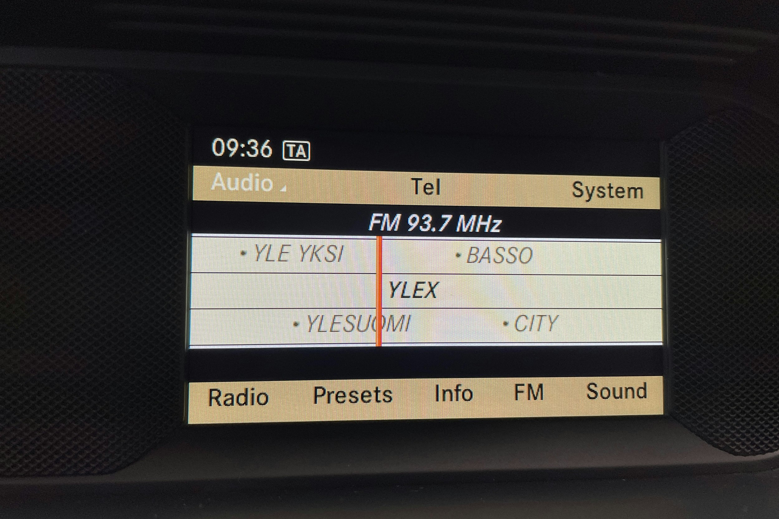 ruskea (beige) Mercedes-Benz C 2011 kuva 19.