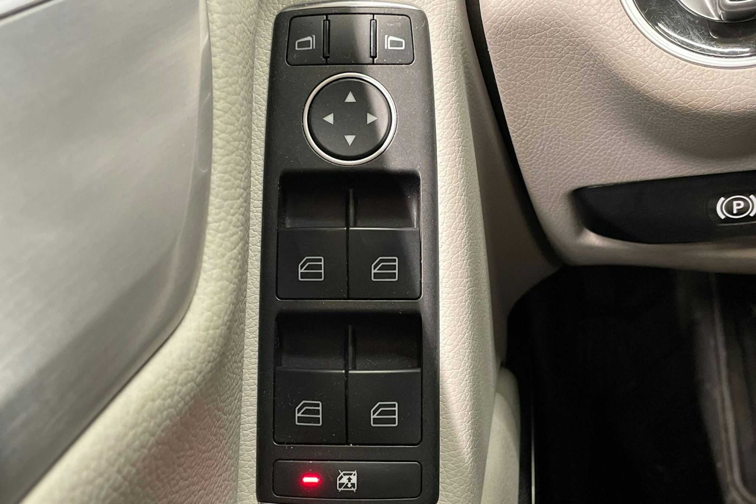ruskea (beige) Mercedes-Benz C 2011 kuva 23.