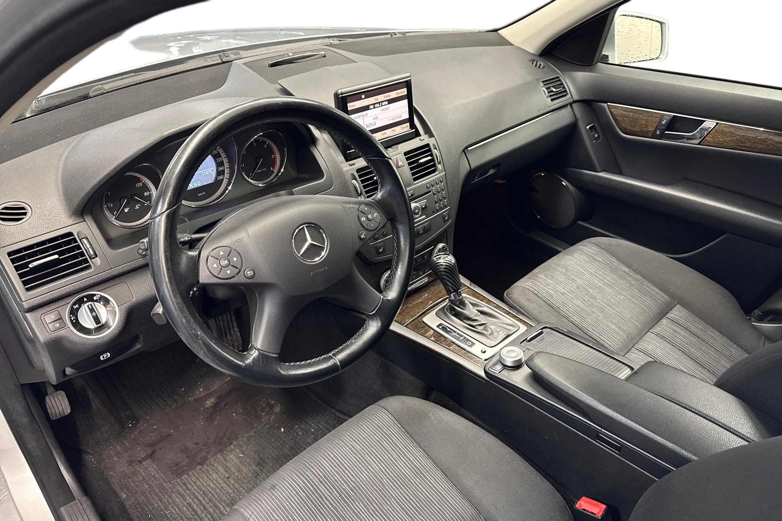 Harmaa Mercedes-Benz C 2011 kuva 6.