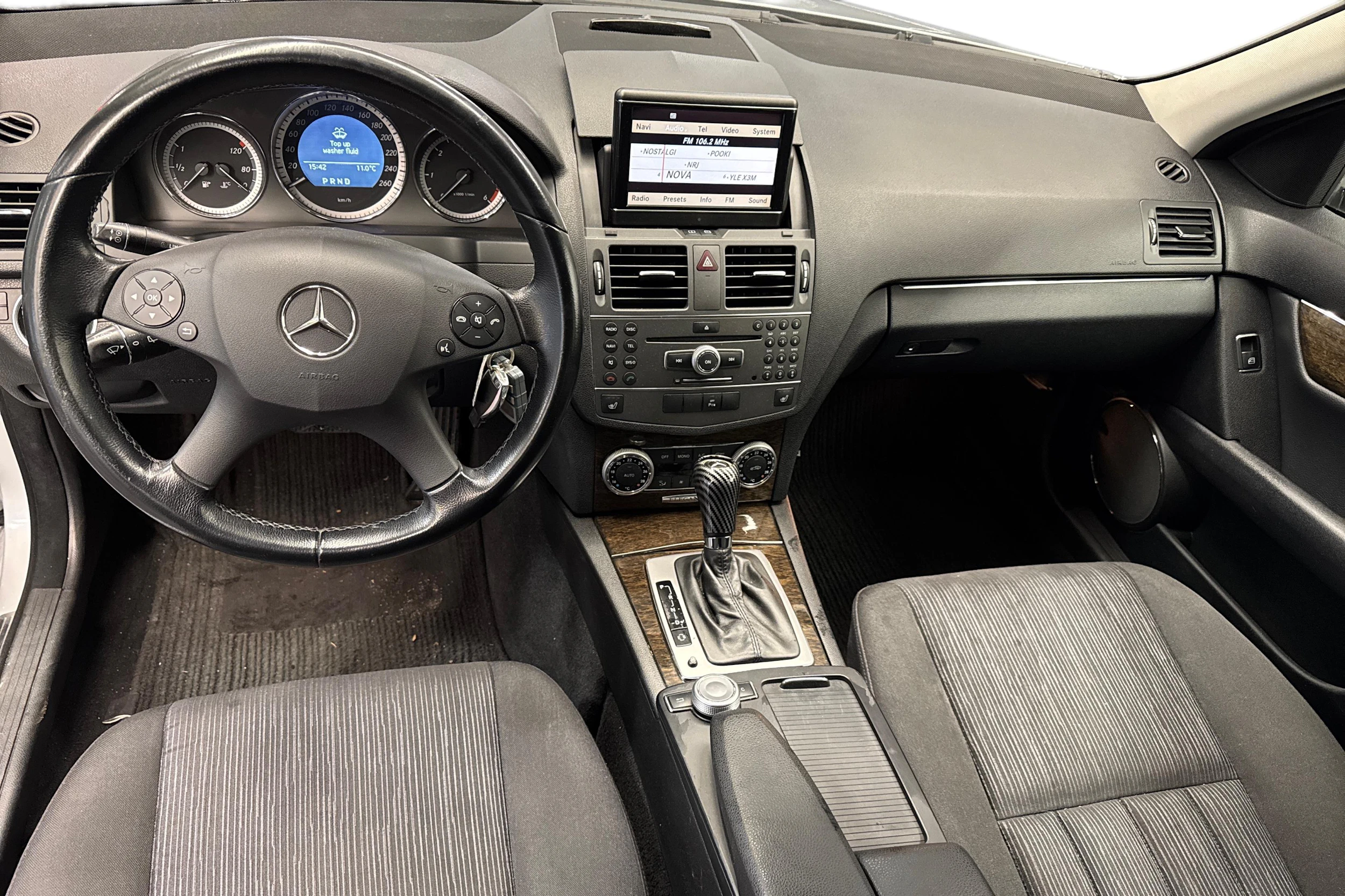 Harmaa Mercedes-Benz C 2011 kuva 7.