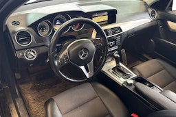 Musta Mercedes-Benz C 2011 kuva 3.