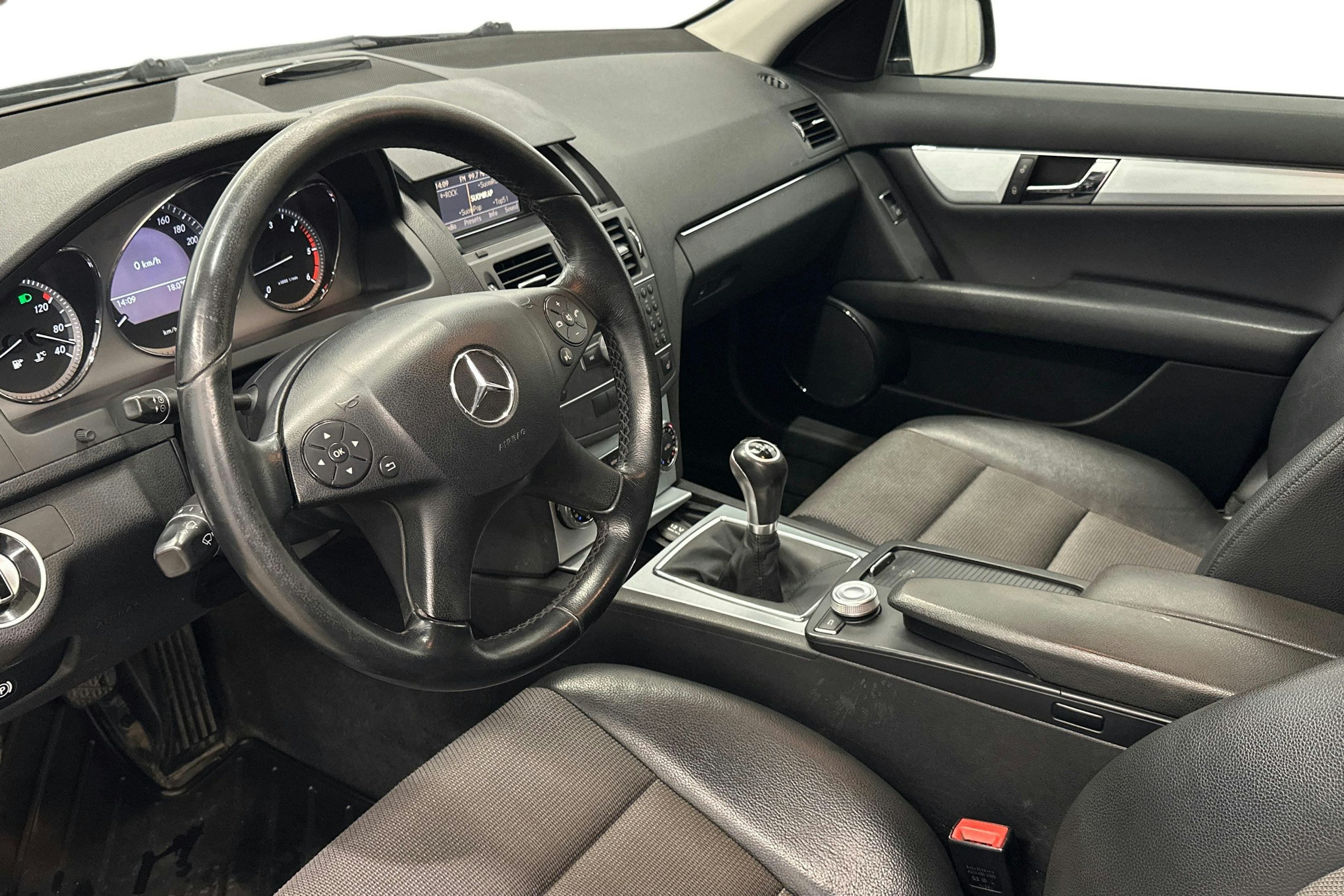 musta Mercedes-Benz C 2011 kuva 7.